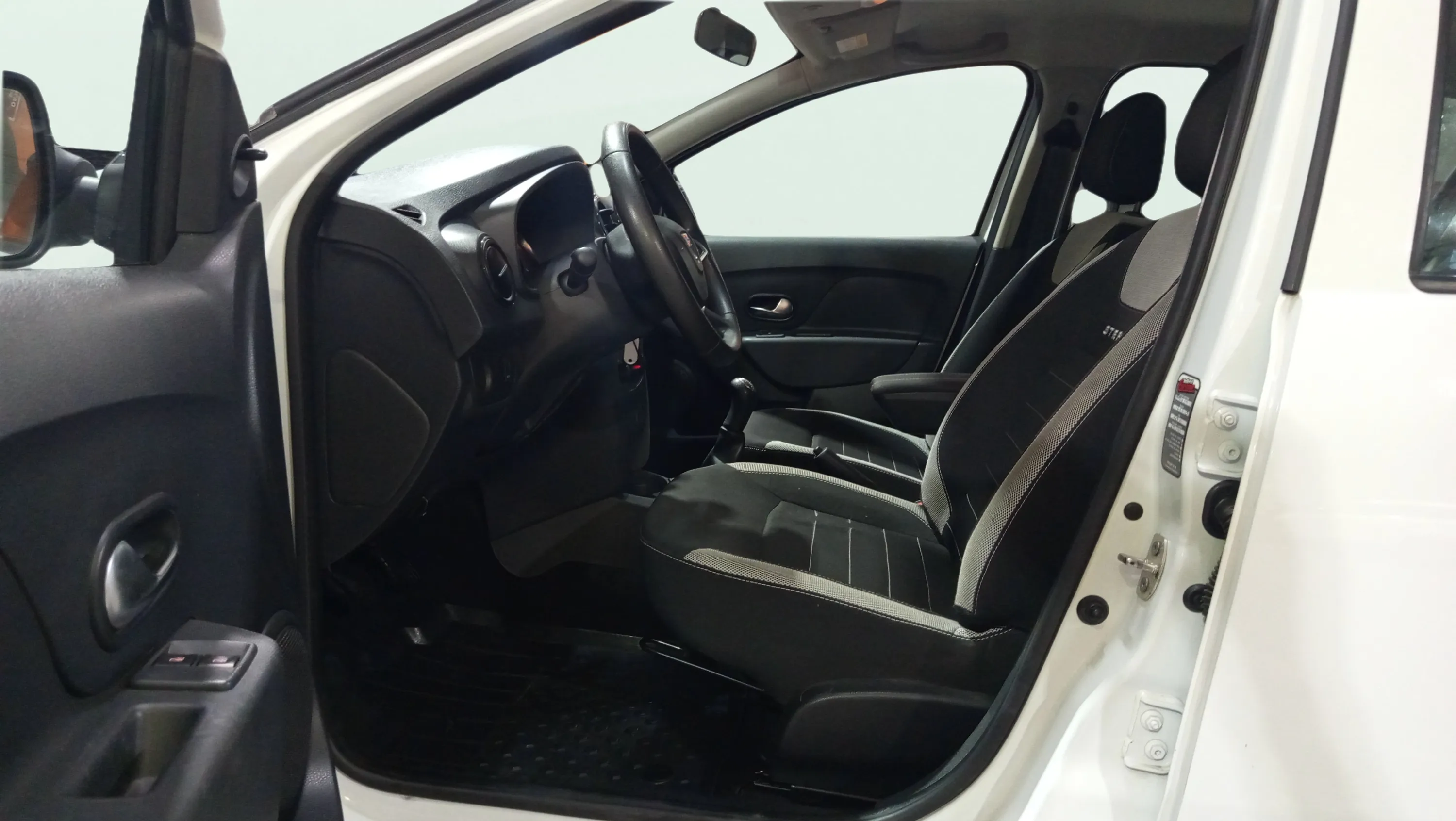 Dacia Sandero Stepway Comfort TCe SS - foto 25
