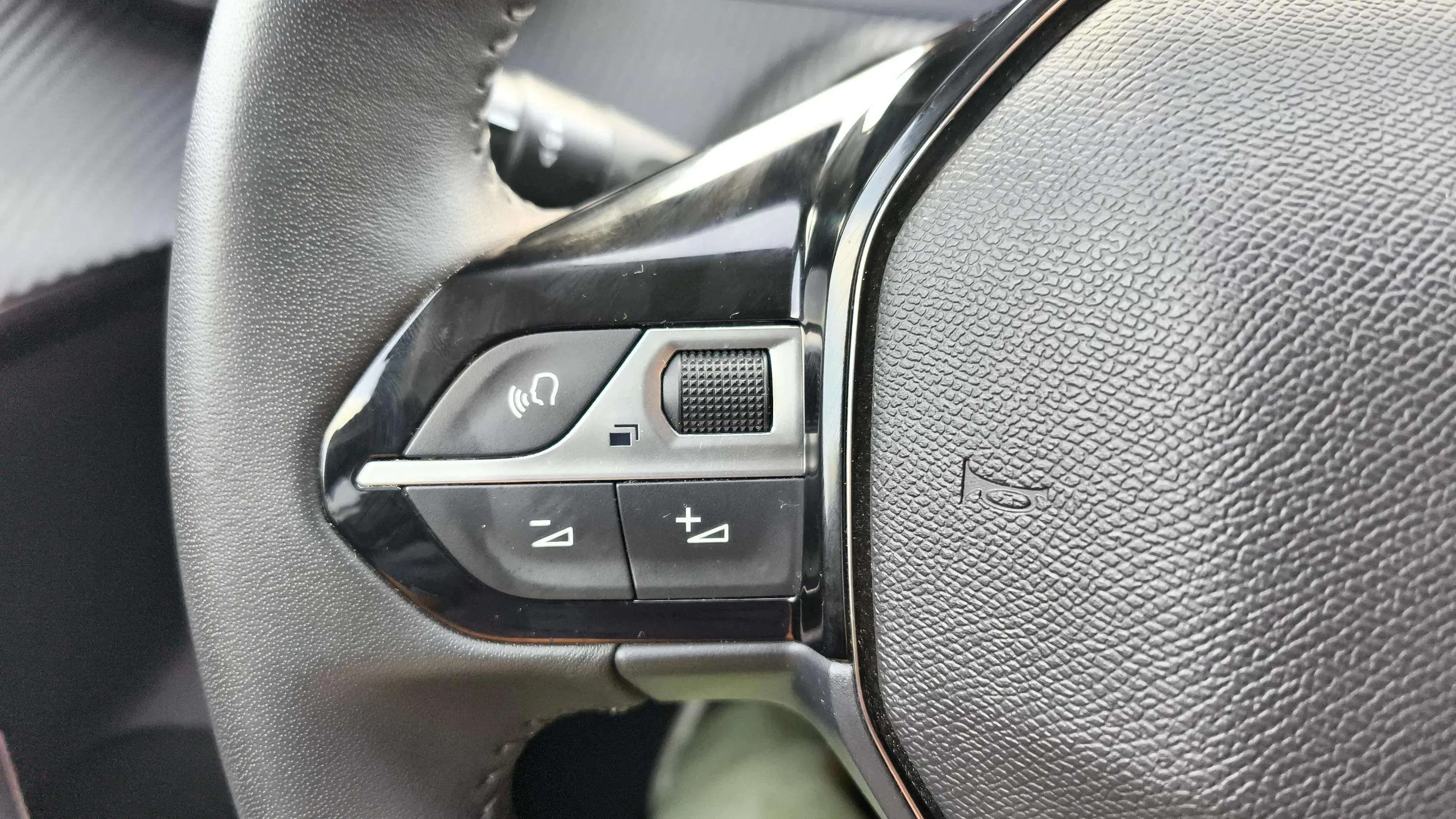 Peugeot 208 Allure Gasolina 100 - foto 18