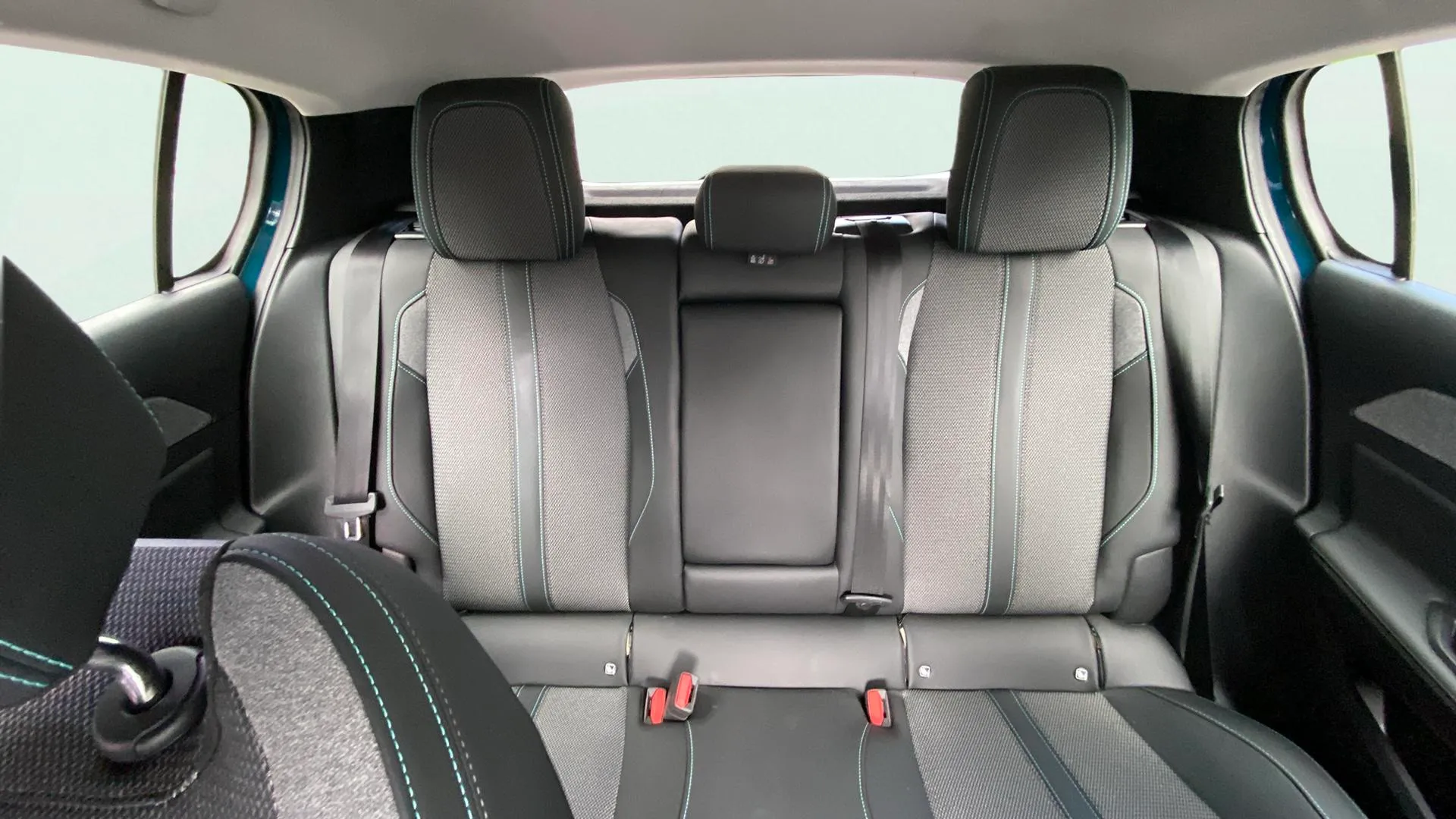 Peugeot 308 Allure PureTech 130 - foto 25