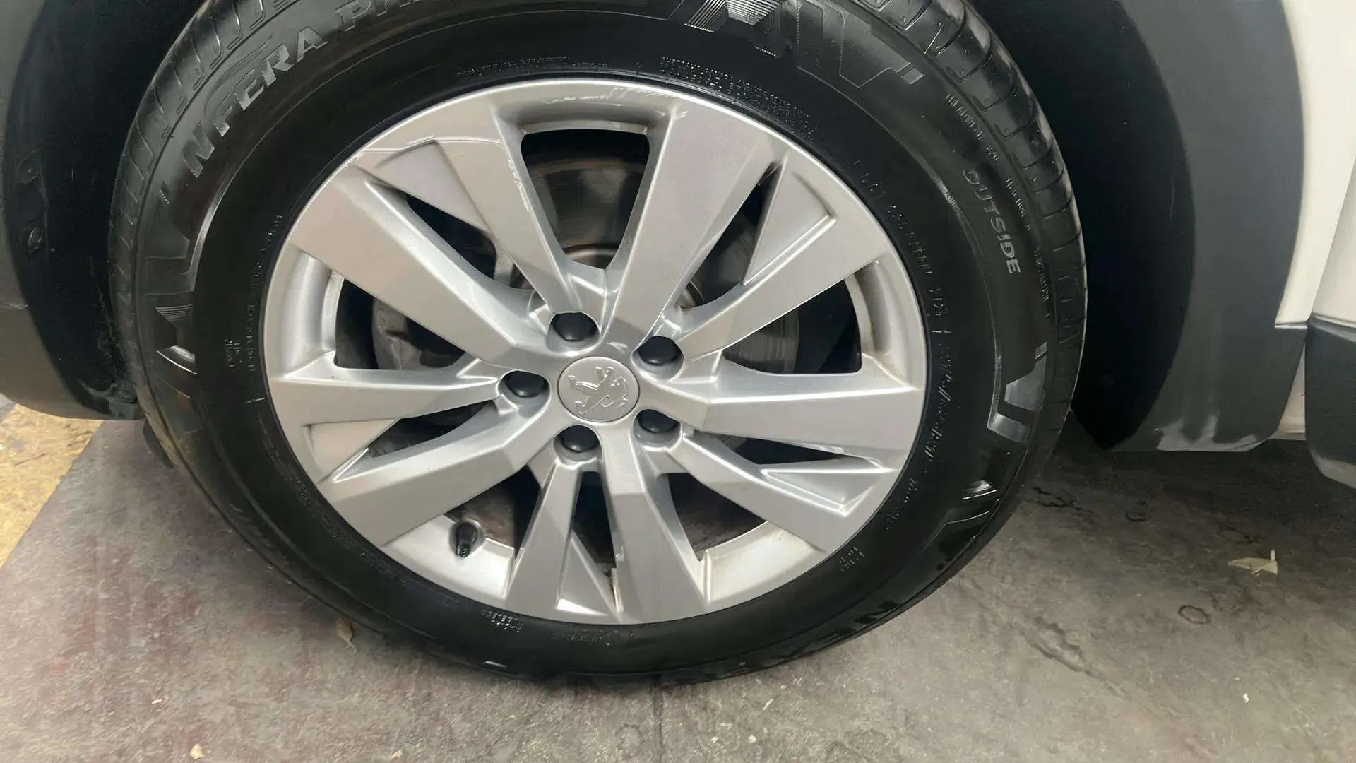 Peugeot 5008 1.2 Active Pack eDCS6 - foto 22