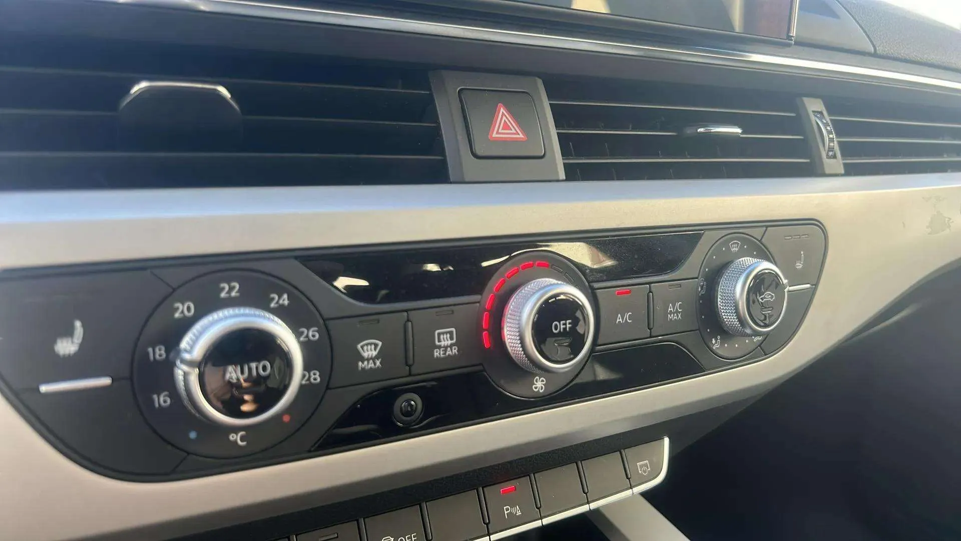 Audi A4 Avant Advanced 35 TFSI S tronic - foto 18