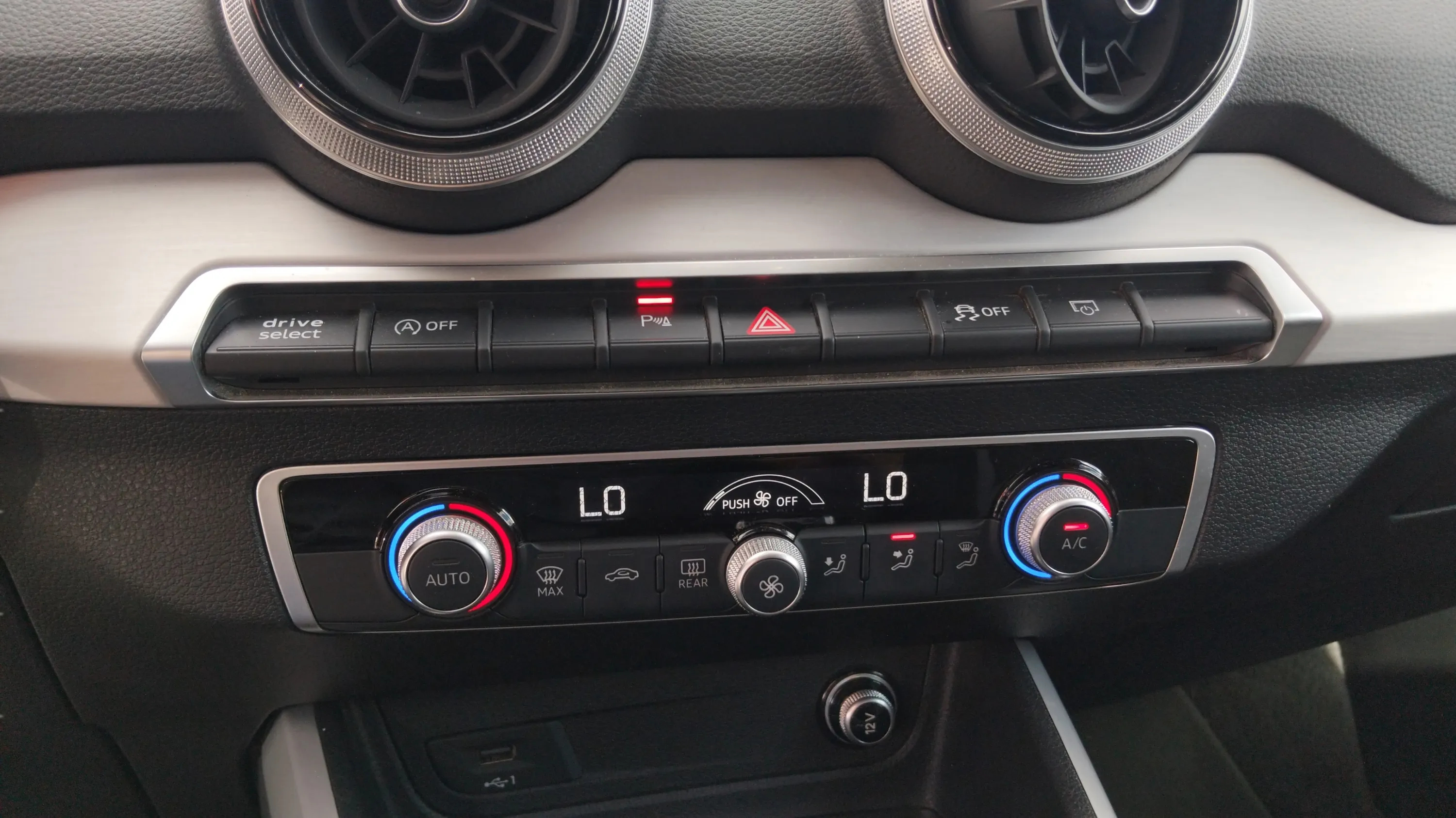 Audi Q2 S line 30 TDI - foto 20