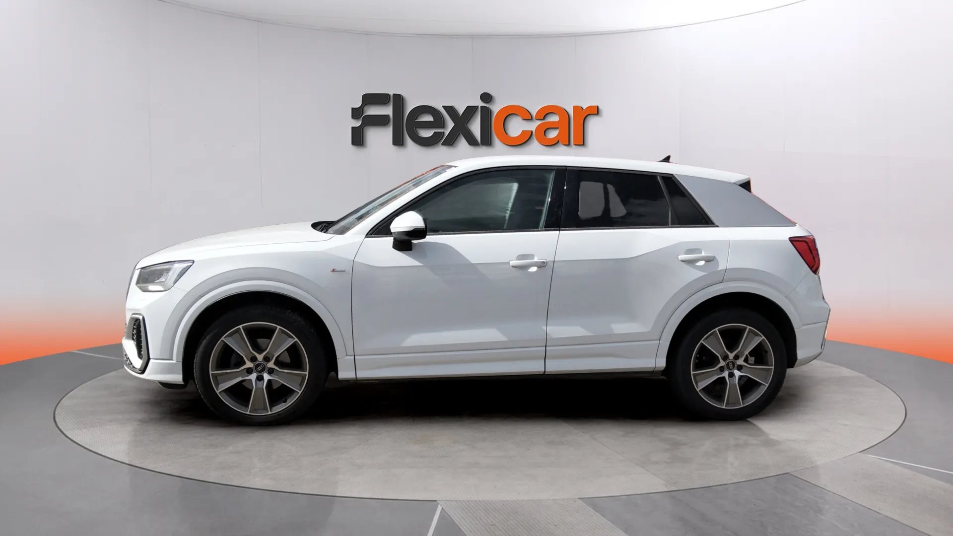 Audi Q2 S line 30 TDI - foto 4
