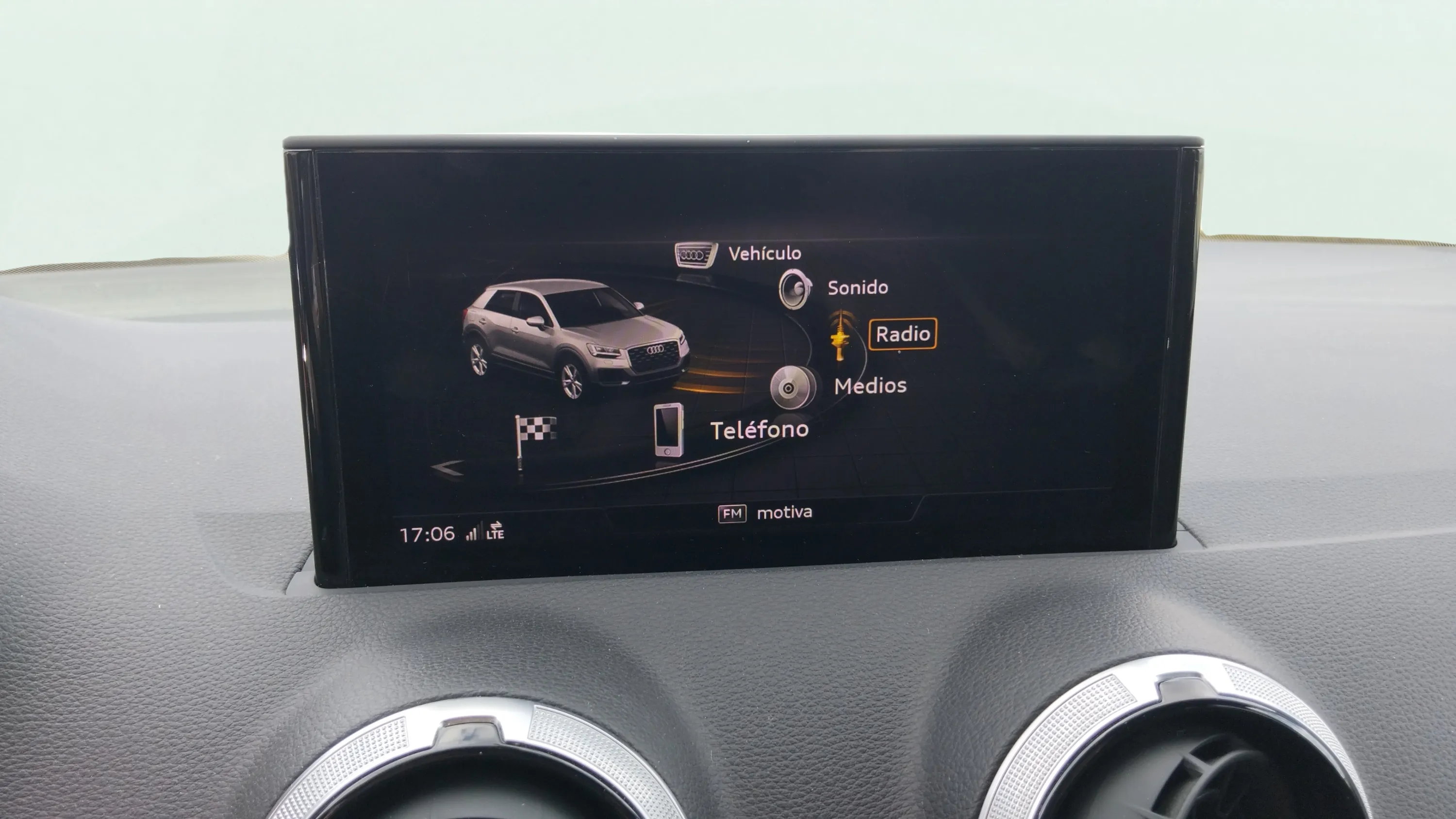 Audi Q2 S line 30 TDI - foto 17