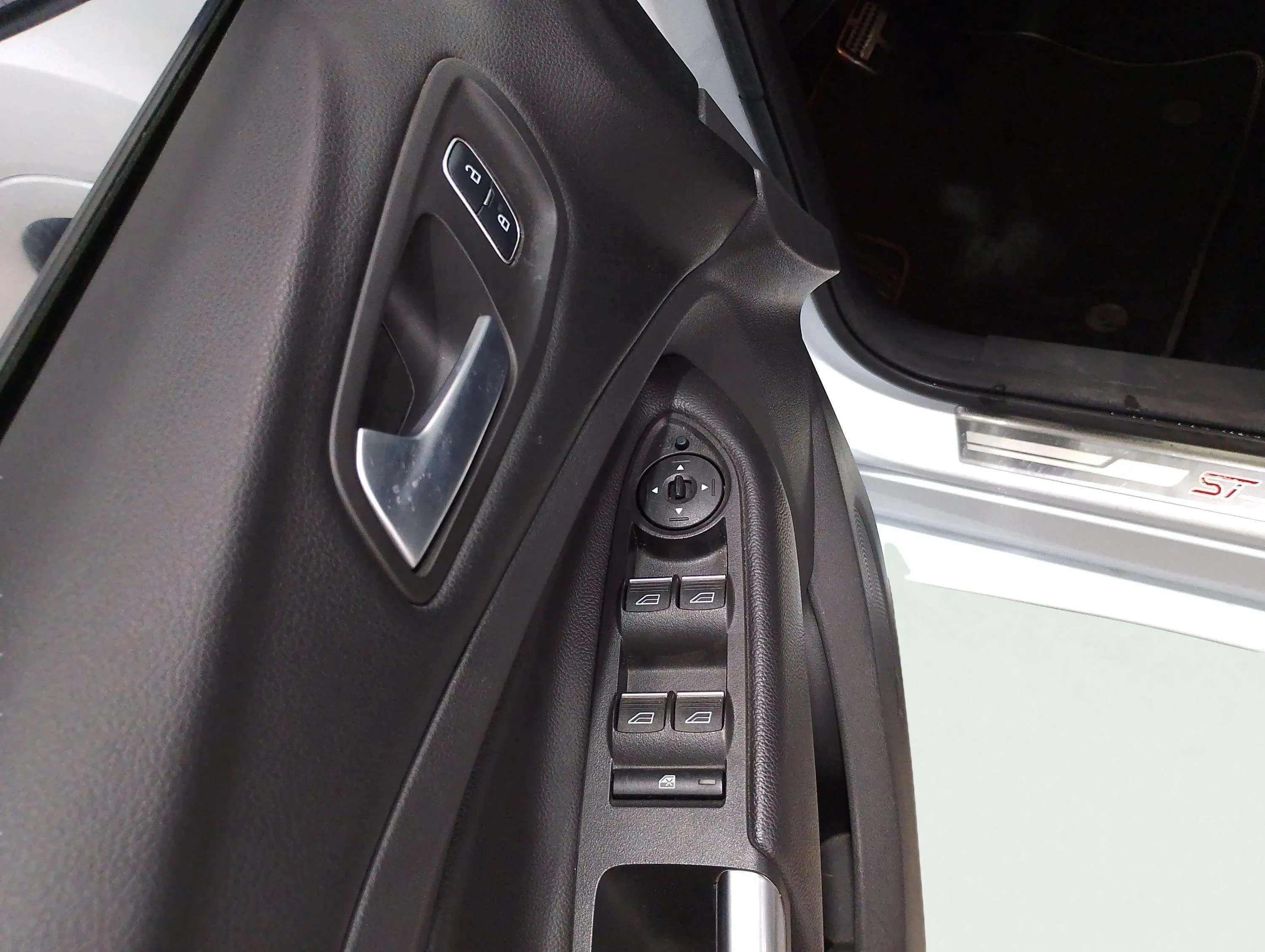 Ford Kuga 1.5 EcoBoost 180 4x4 A-S-S ST-Line - foto 23