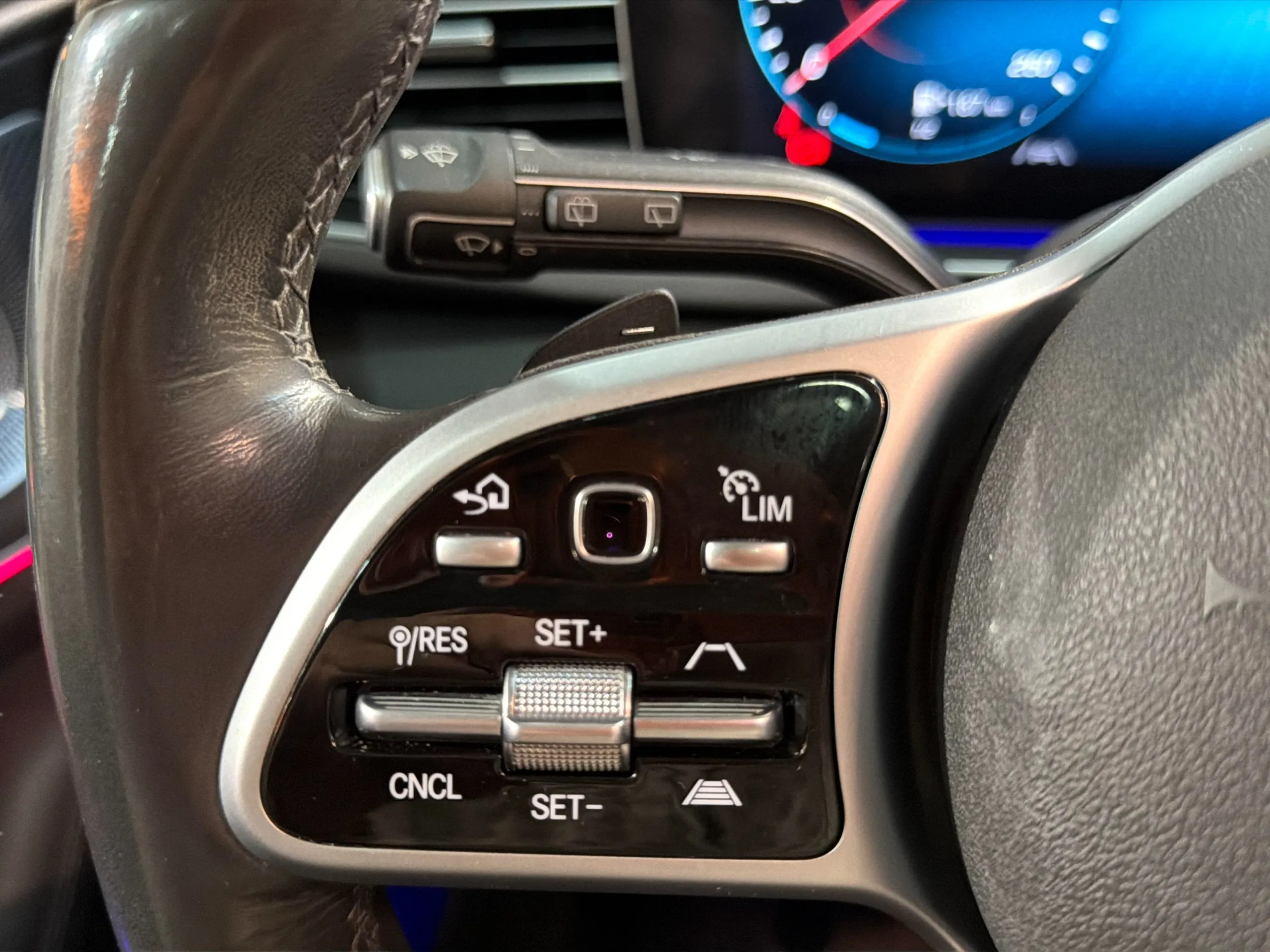 Mercedes-Benz GLE 300 d 4MATIC - foto 7