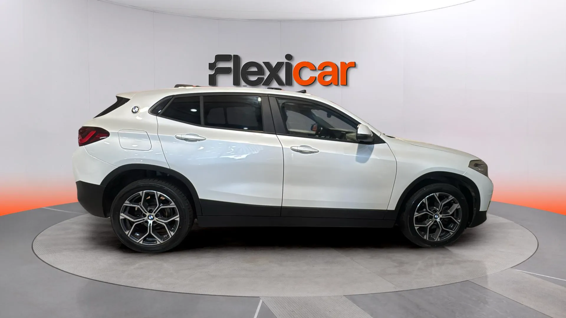 BMW X2 sDrive18i - foto 8