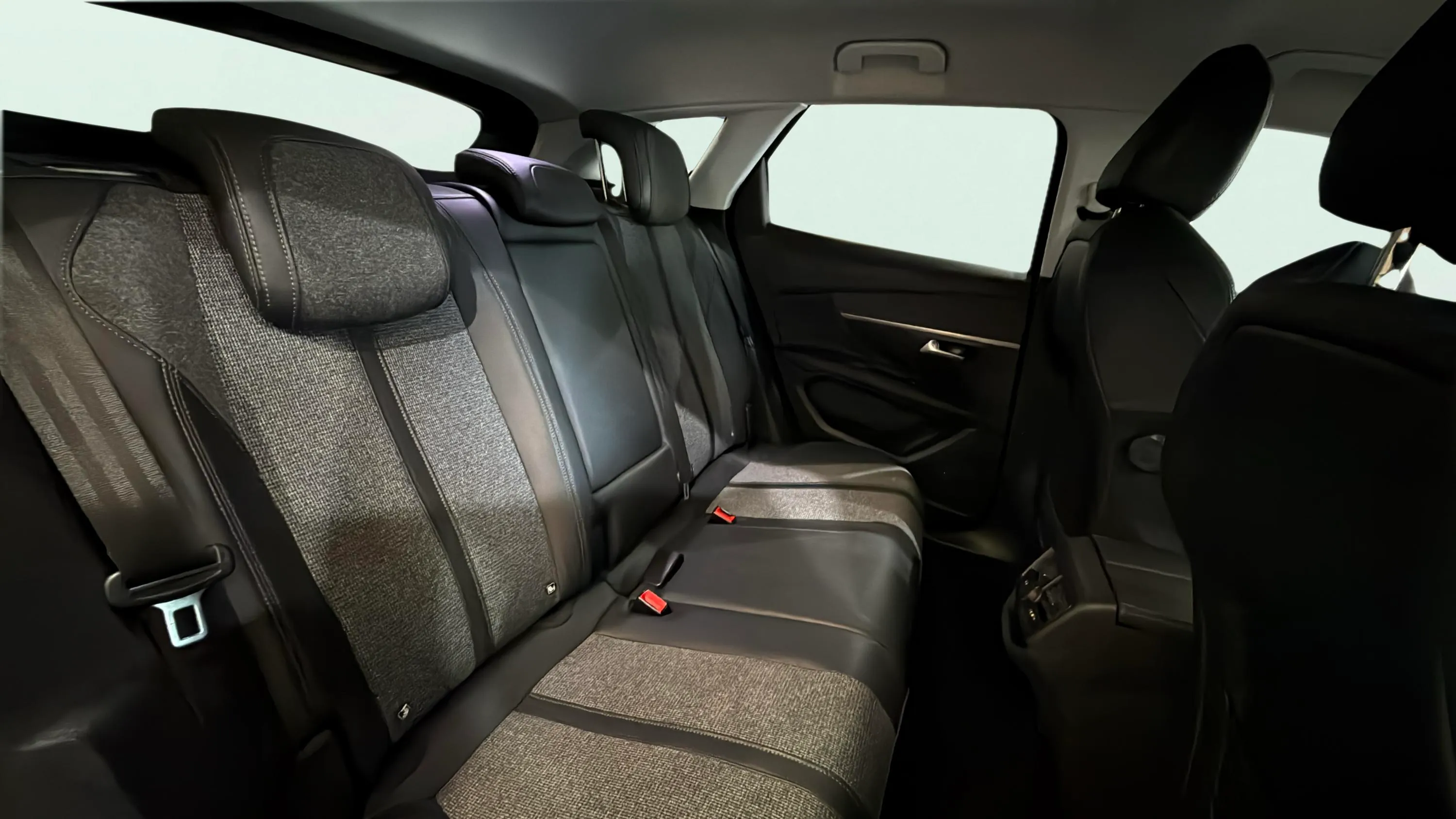 Peugeot 3008 1.5L BlueHDi Allure - foto 17