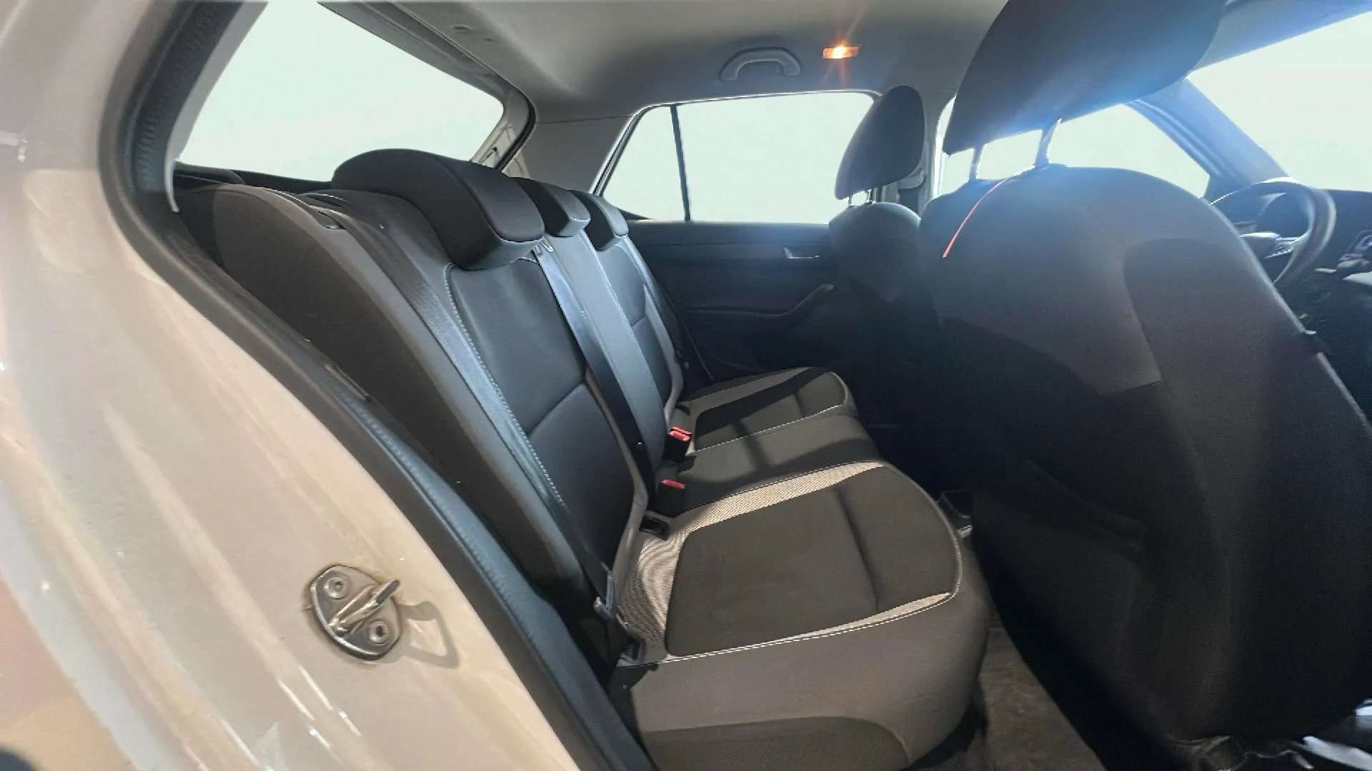 Škoda Fabia 1.0 MPI Like - foto 19