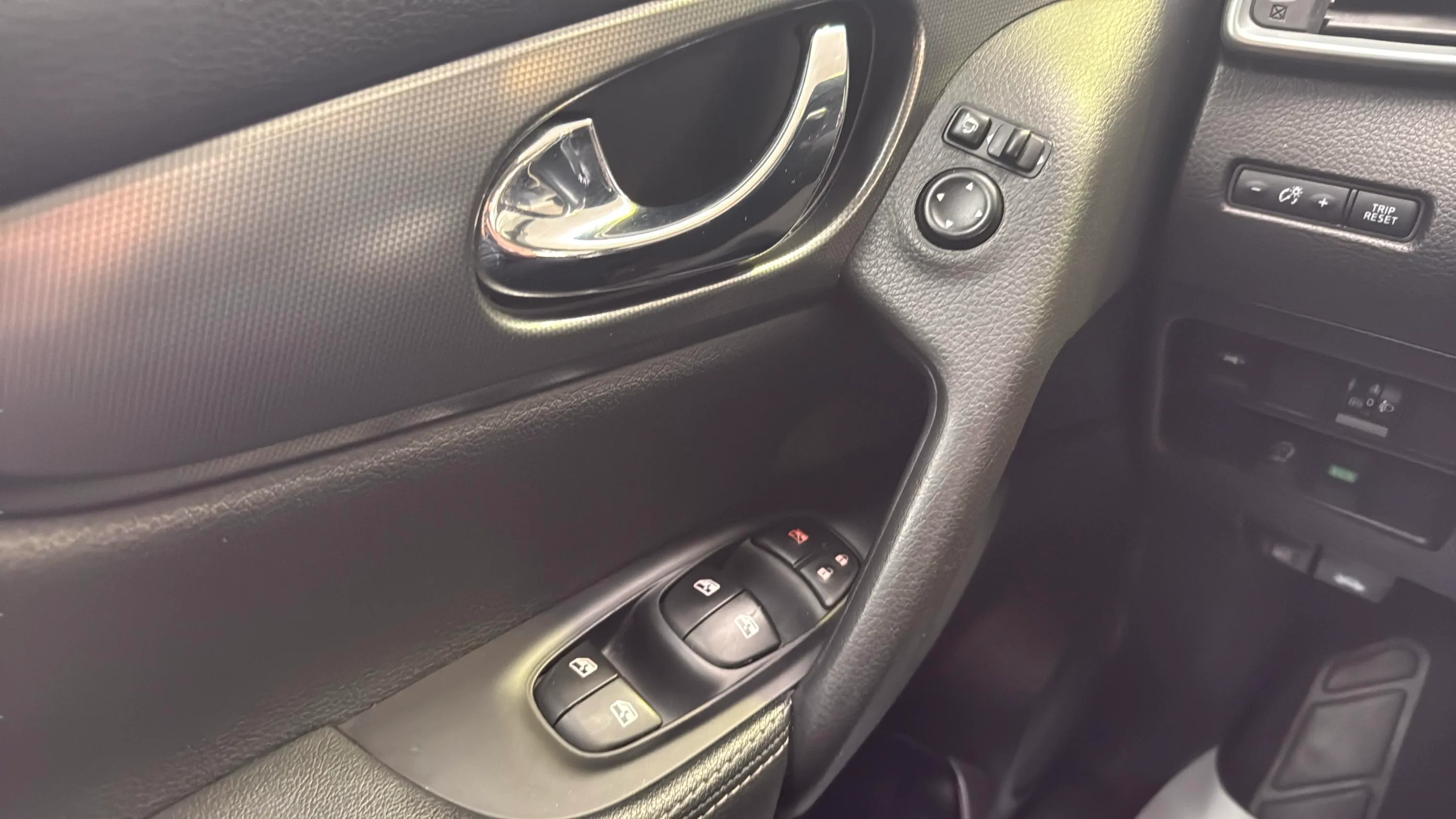 Nissan Qashqai DIG-T E6D DCT N-Connecta - foto 25