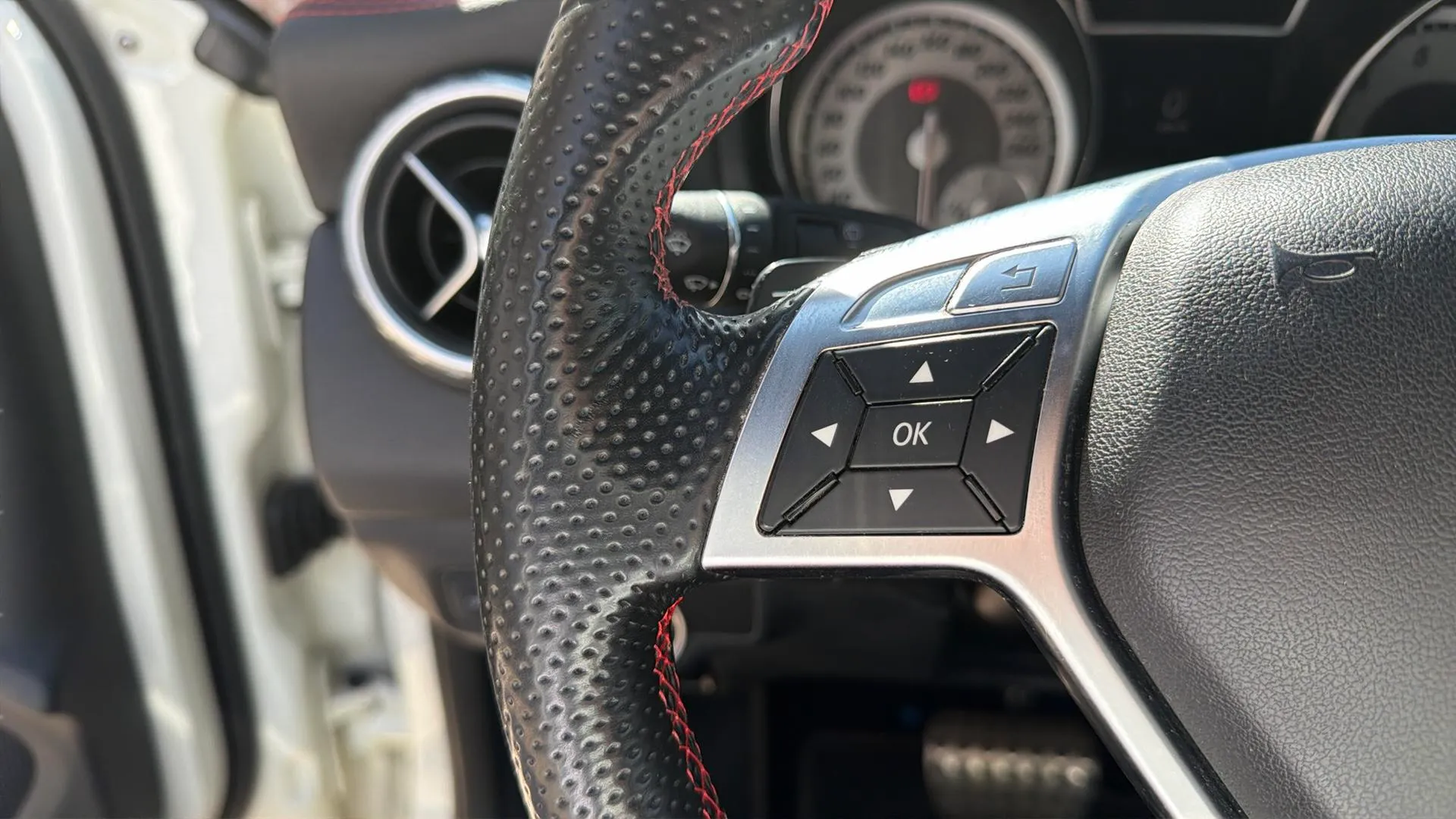 Mercedes-Benz GLA 200 AMG Line - foto 16