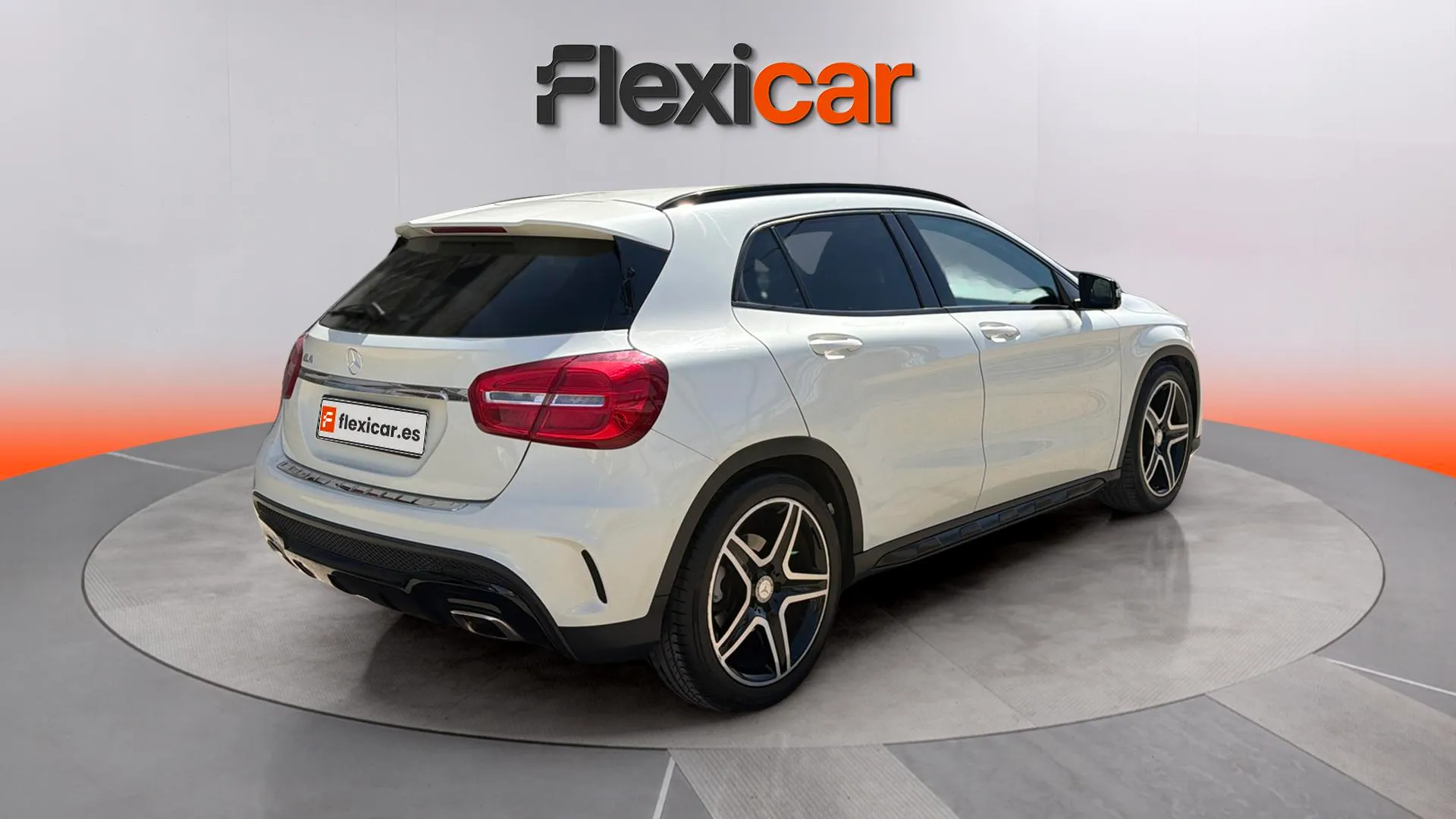 Mercedes-Benz GLA 200 AMG Line - foto 7