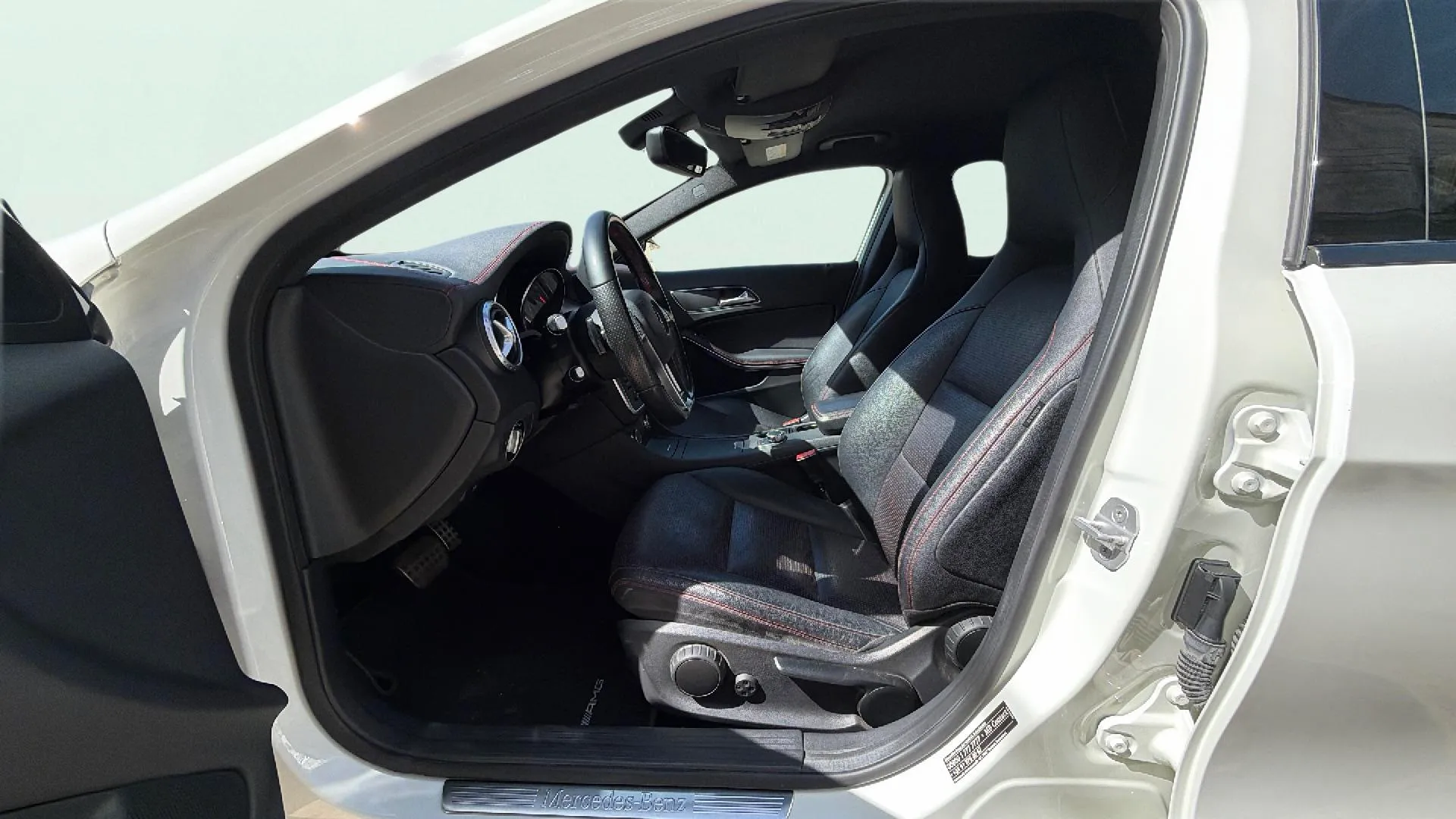 Mercedes-Benz GLA 200 AMG Line - foto 21