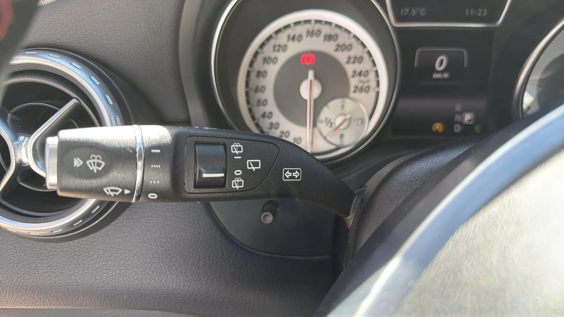 Mercedes-Benz GLA 200 AMG Line - foto 18