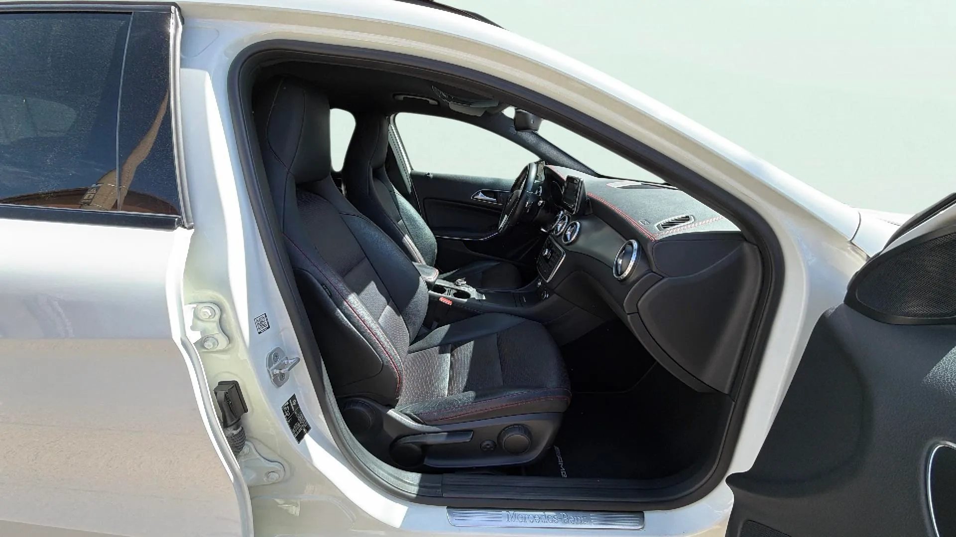 Mercedes-Benz GLA 200 AMG Line - foto 22