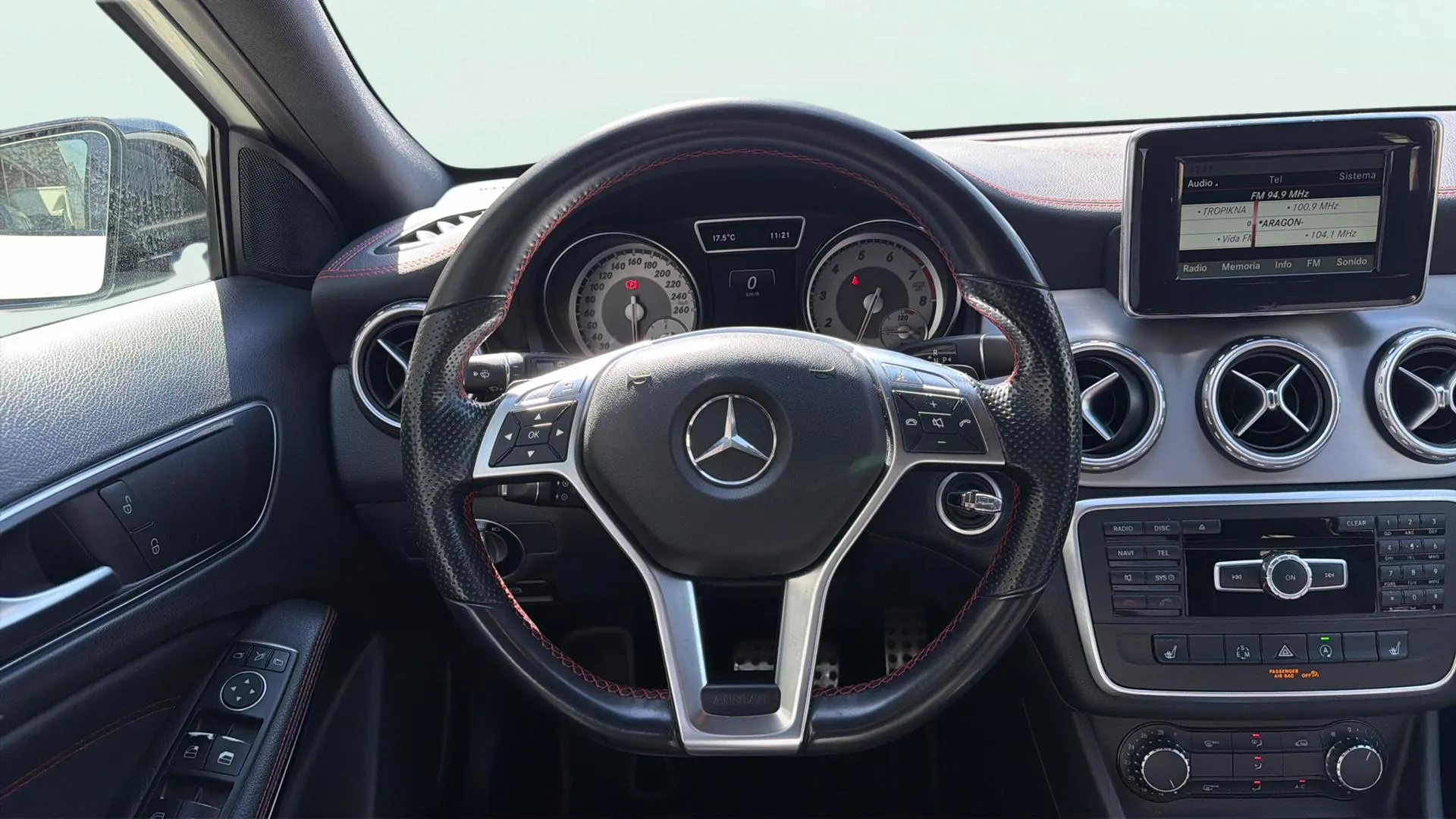 Mercedes-Benz GLA 200 AMG Line - foto 11