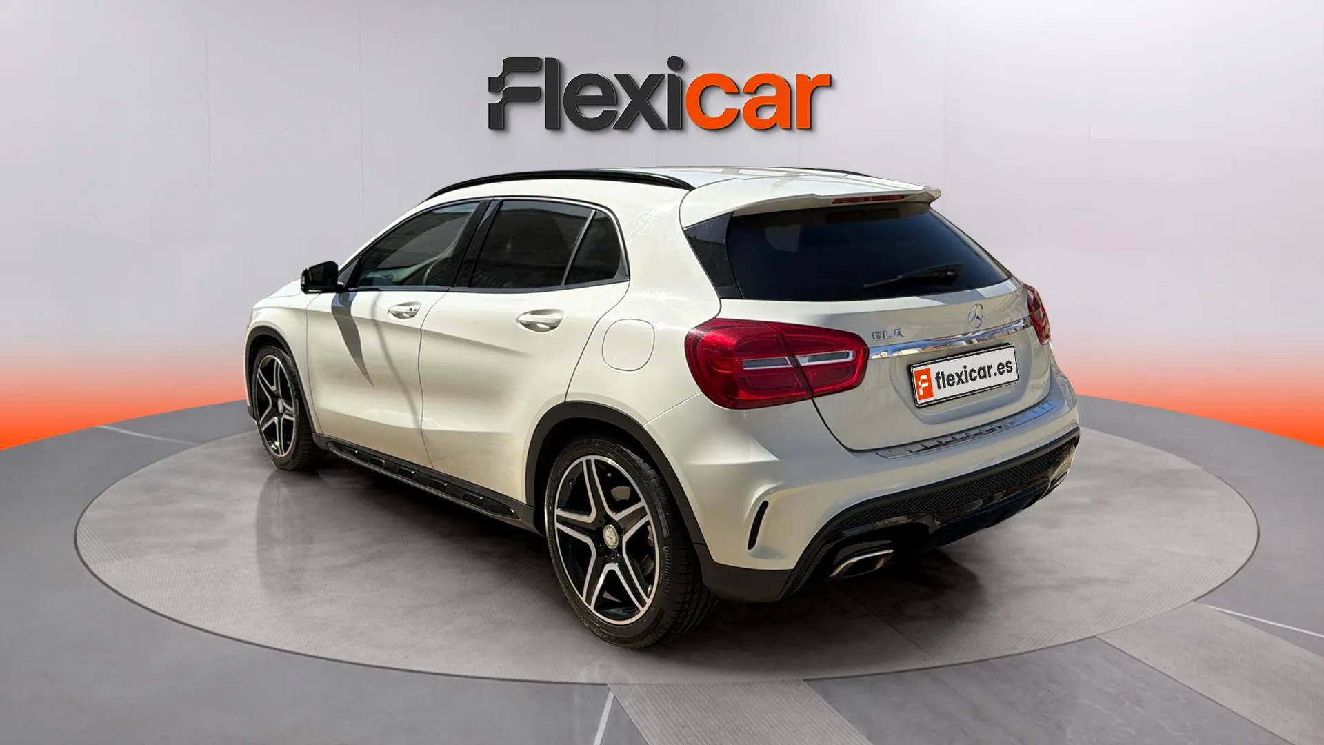 Mercedes-Benz GLA 200 AMG Line - foto 6