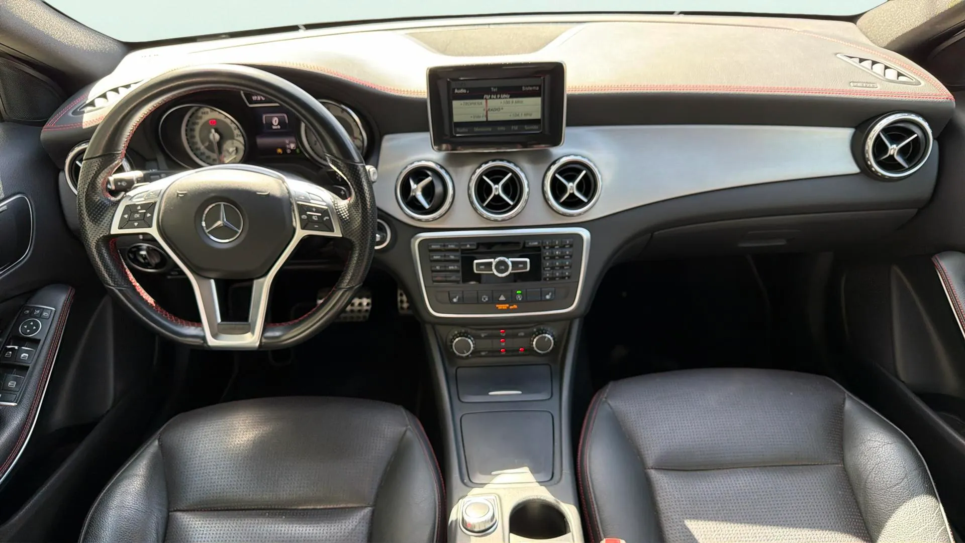 Mercedes-Benz GLA 200 AMG Line - foto 12