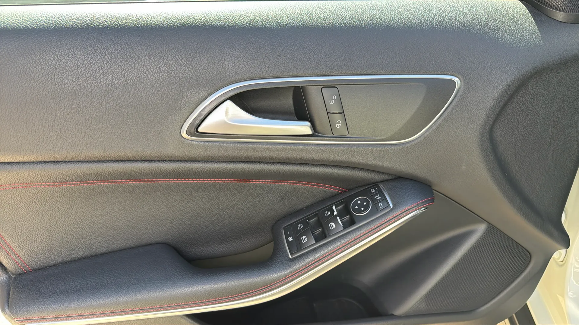Mercedes-Benz GLA 200 AMG Line - foto 25