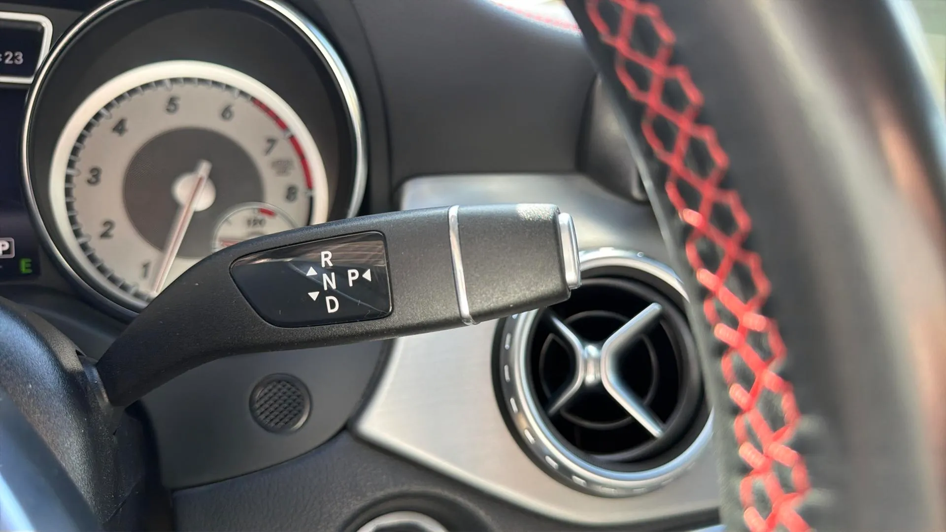 Mercedes-Benz GLA 200 AMG Line - foto 20