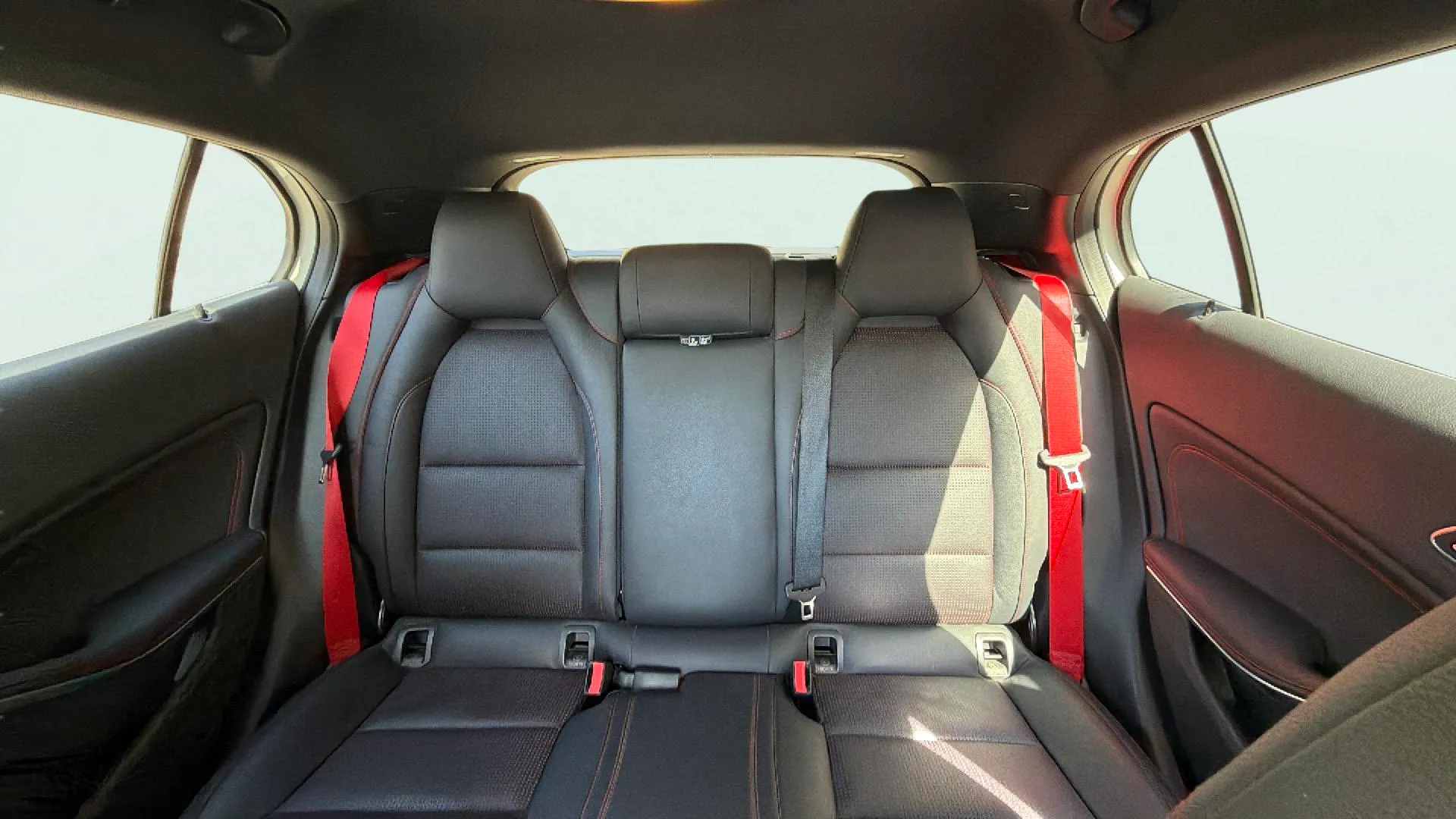 Mercedes-Benz GLA 200 AMG Line - foto 23