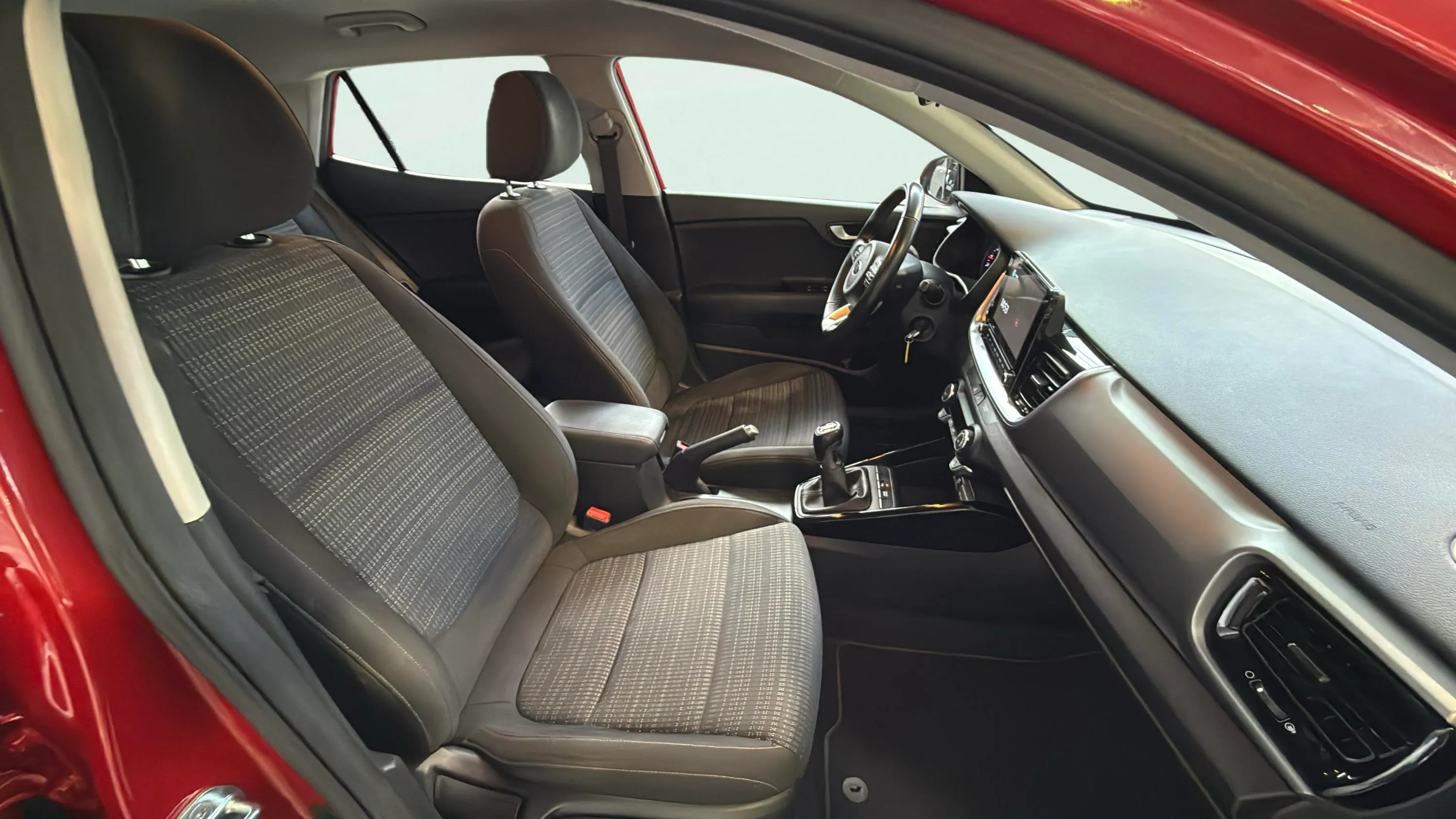 Kia Stonic 1.0 T-GDi MHEV iMT Drive - foto 17