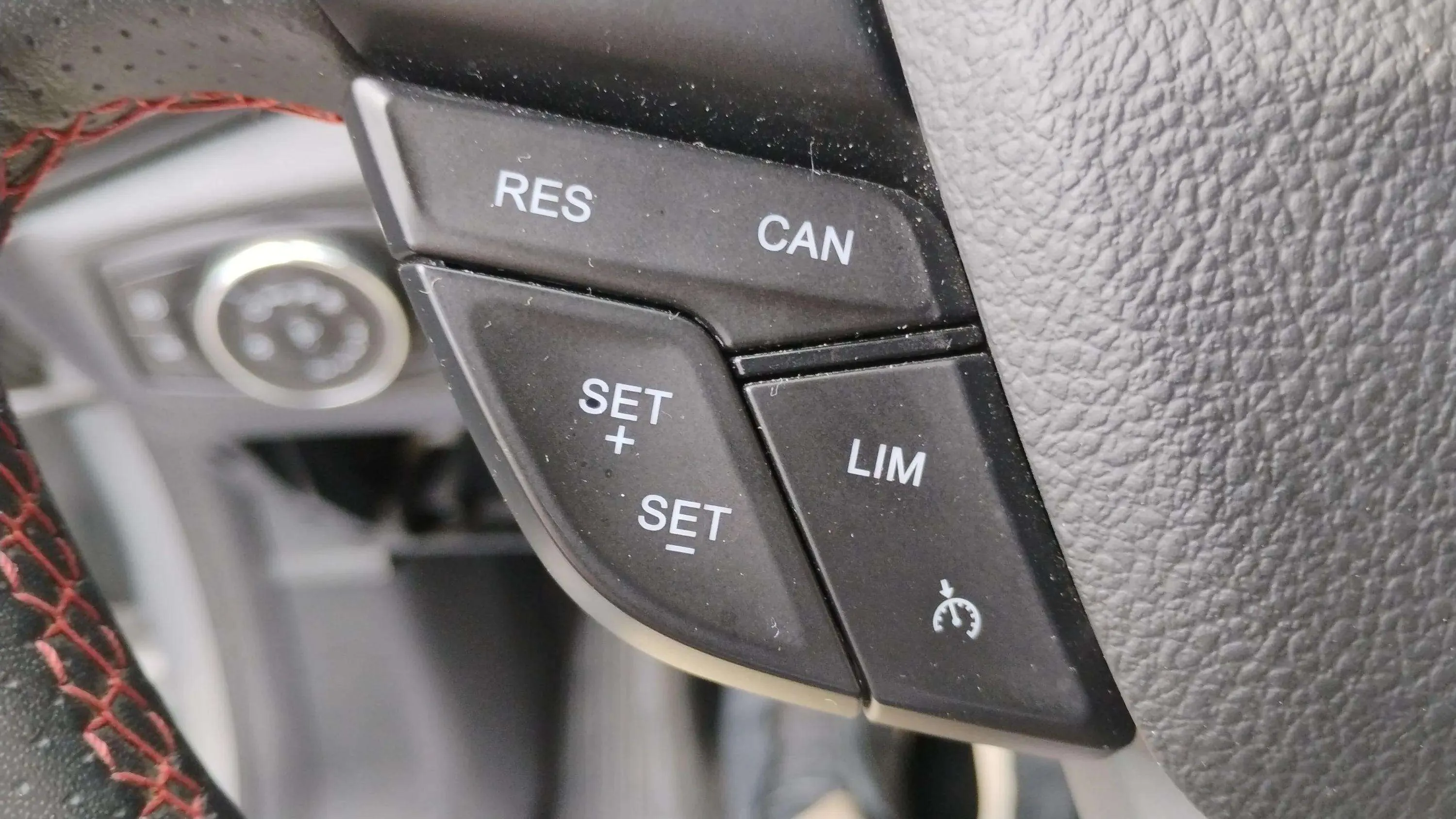 Ford EcoSport 1.0T EcoBoost ST Line - foto 30