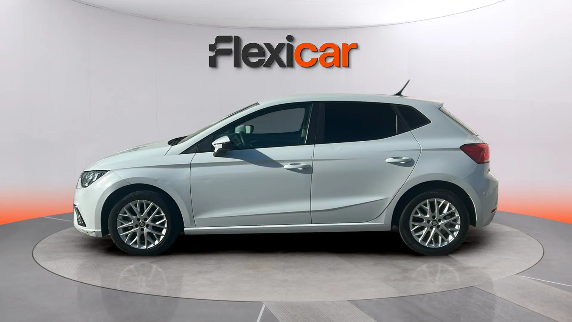SEAT Ibiza 1.0 MPI Reference Business - foto 4