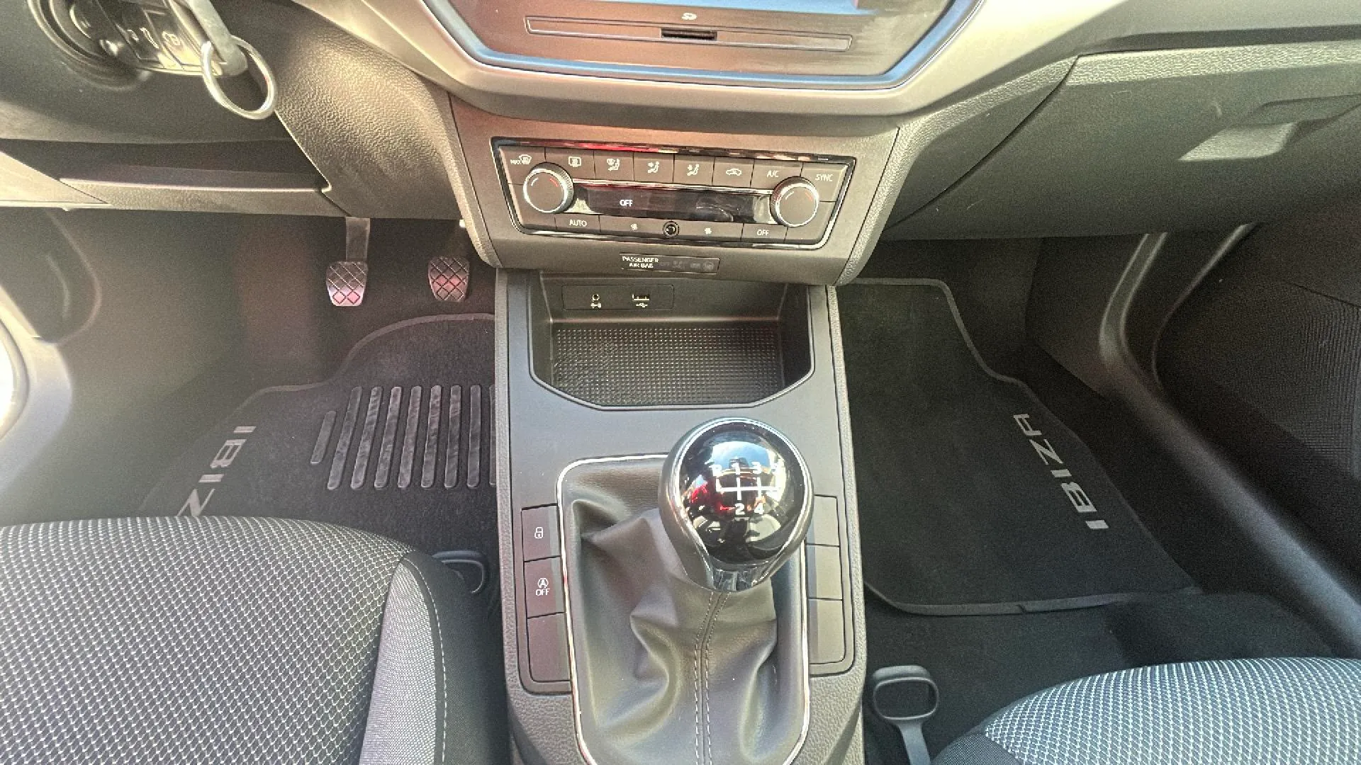 SEAT Ibiza 1.0 MPI Reference Business - foto 15