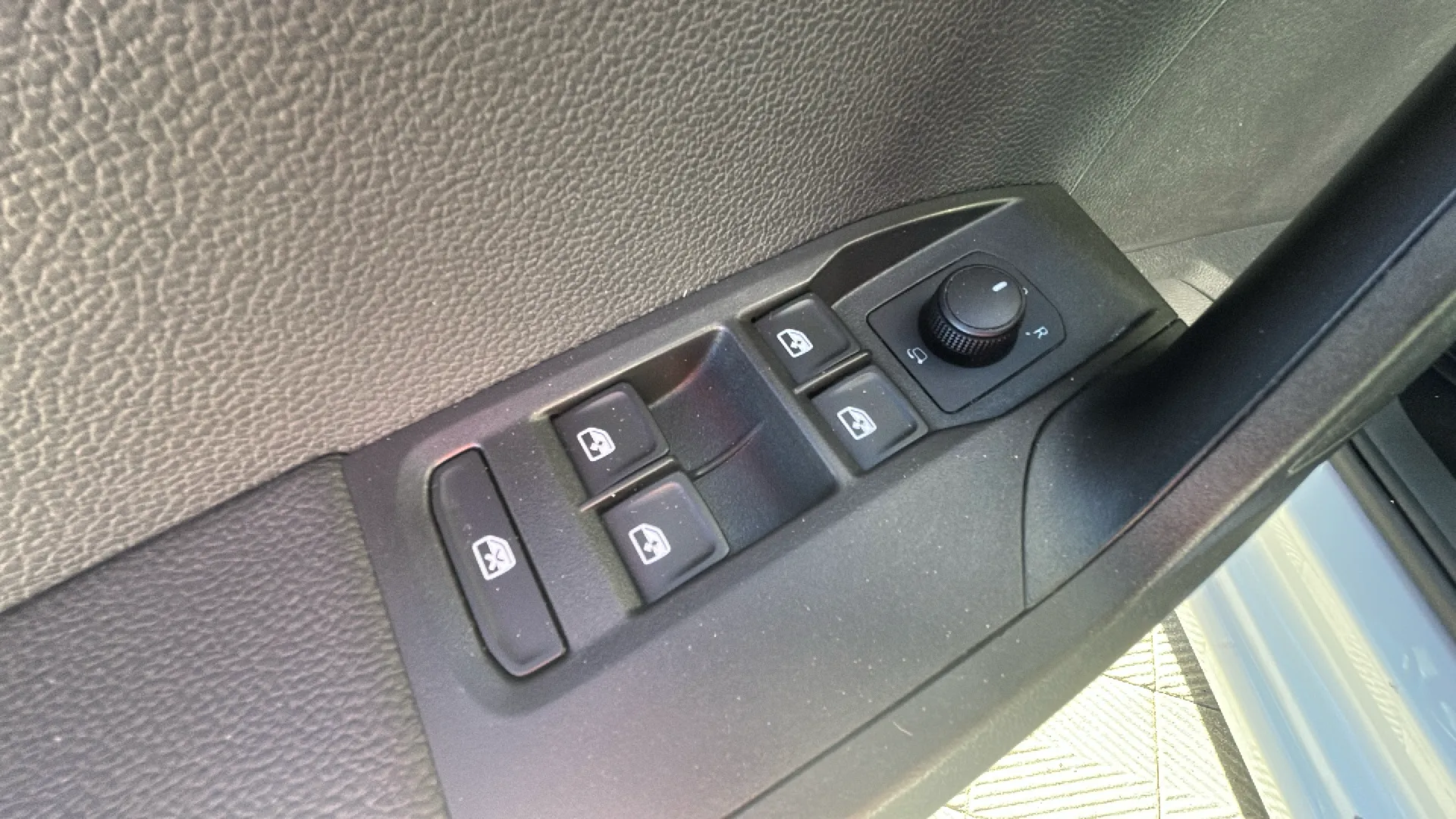 SEAT Ibiza 1.0 MPI Reference Business - foto 22