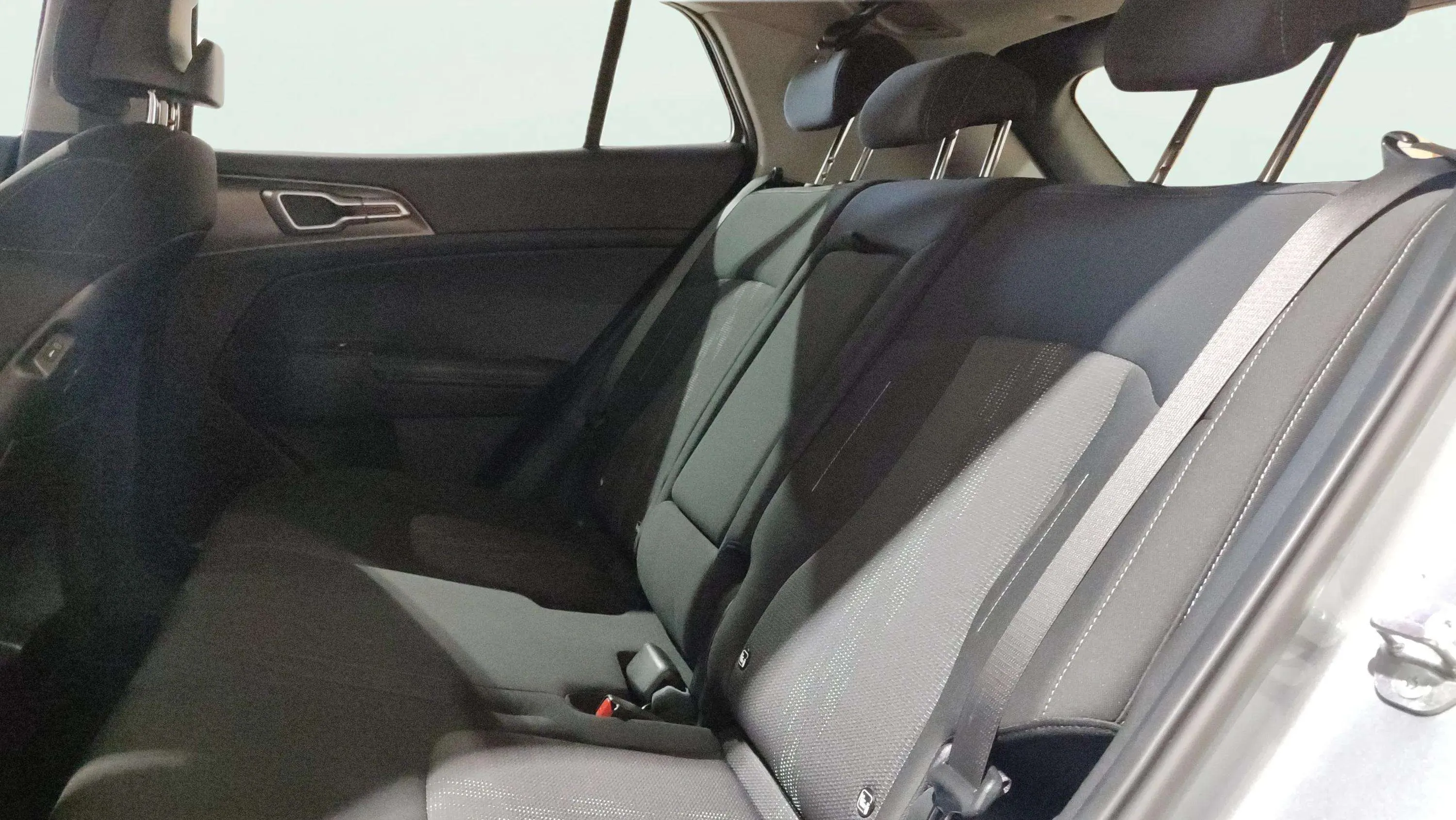 Kia Sportage 1.6 T-GDi HEV Drive 4x2 - foto 24