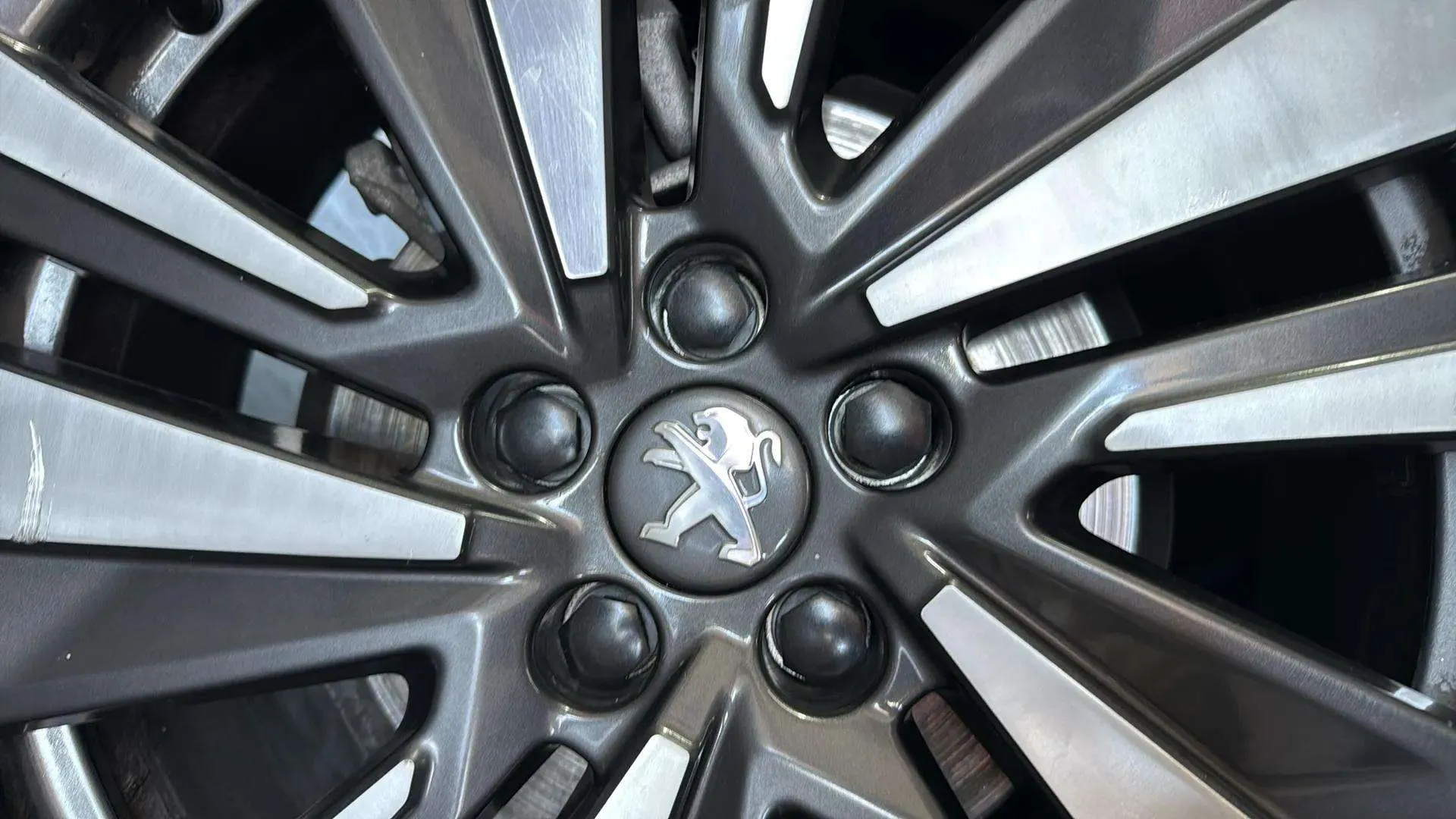 Peugeot 5008 GT-Line 1.2L PureTech EAT8 - foto 17