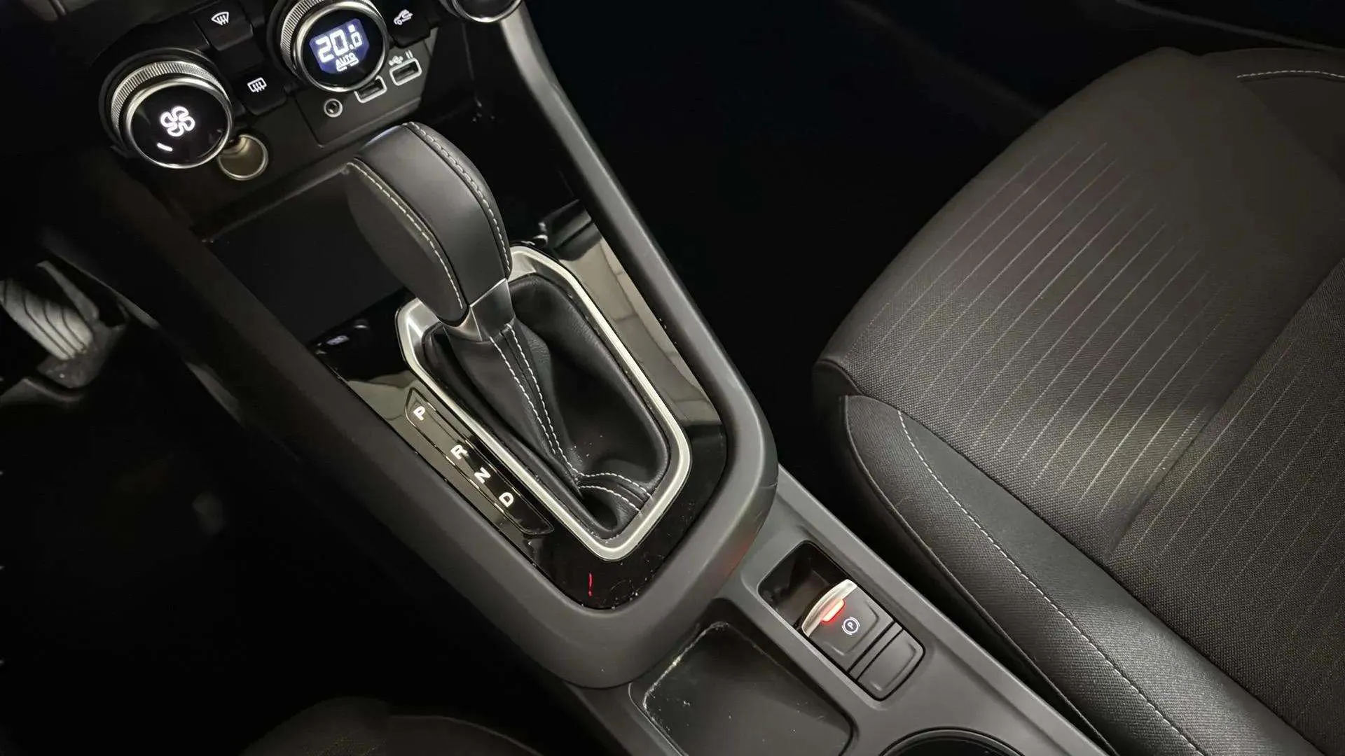 Renault Arkana Evolution TCe EDC mild hybr - foto 20