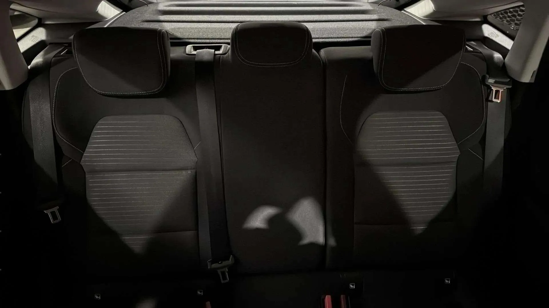 Renault Arkana Evolution TCe EDC mild hybr - foto 23