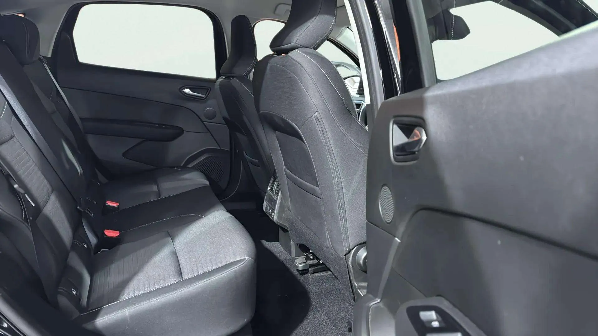 Renault Arkana Evolution TCe EDC mild hybr - foto 22