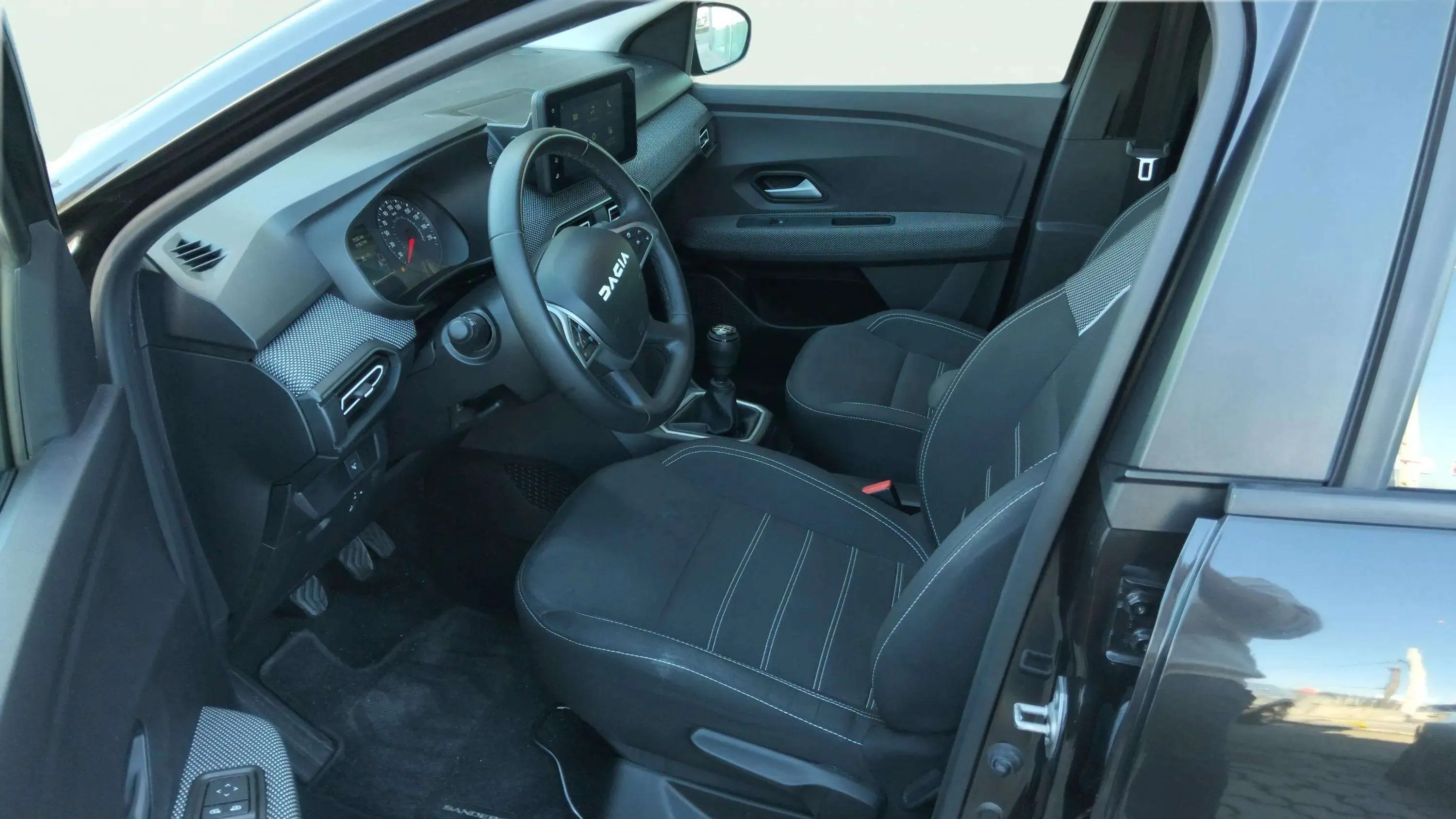 Dacia Sandero Essential TCe - foto 18