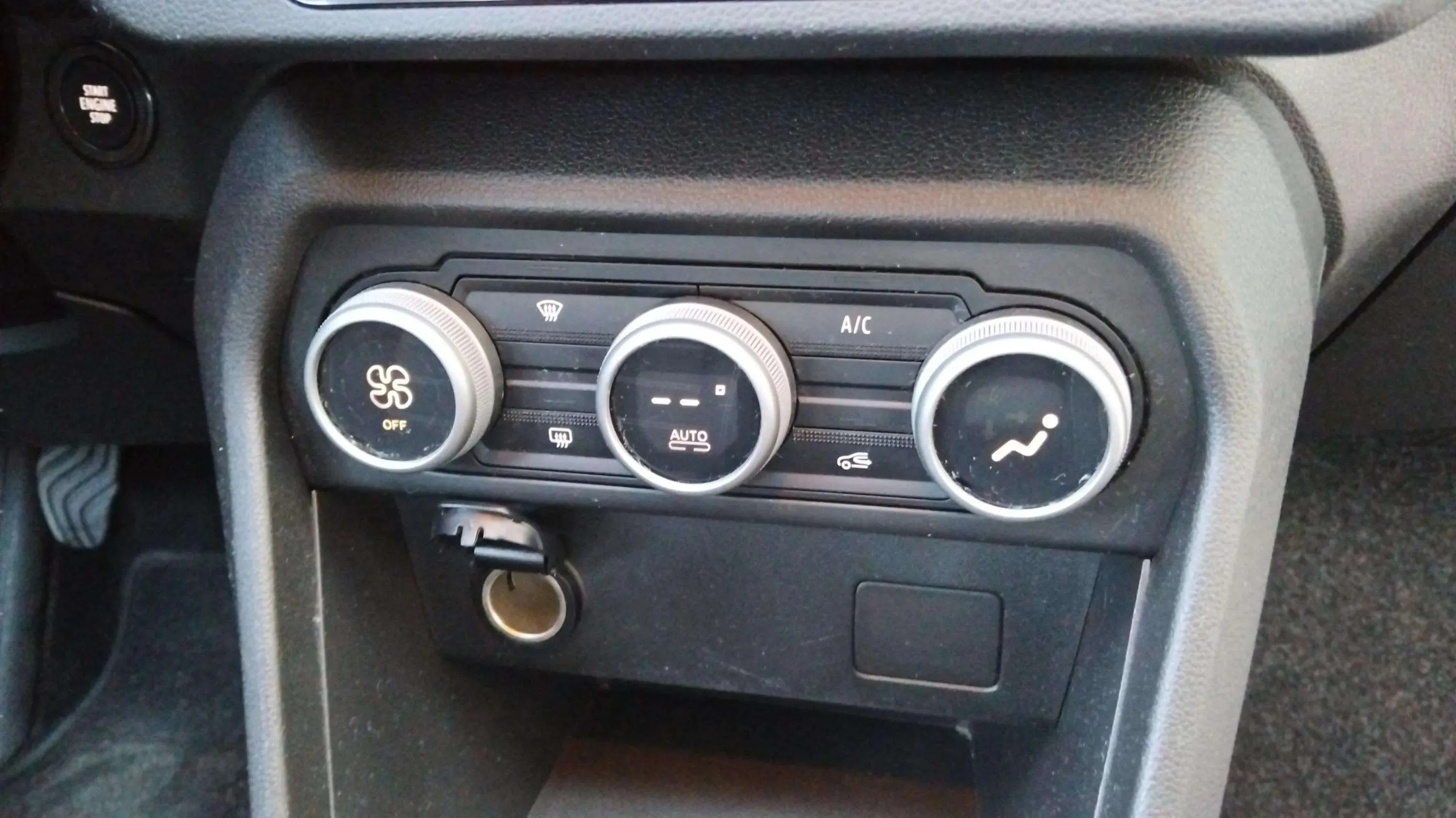 Dacia Sandero Essential TCe - foto 15