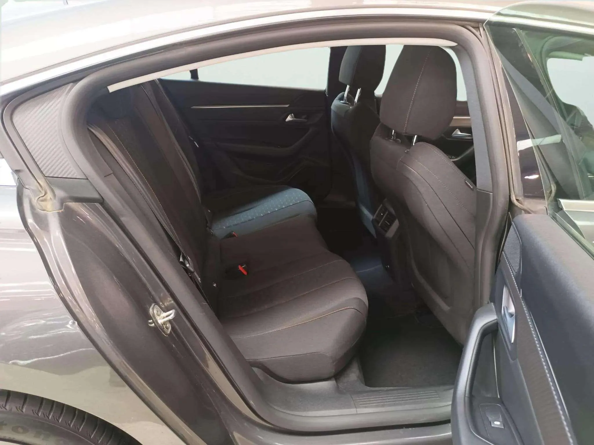 Peugeot 508 Business Line BlueHDi 130 EAT8 - foto 8