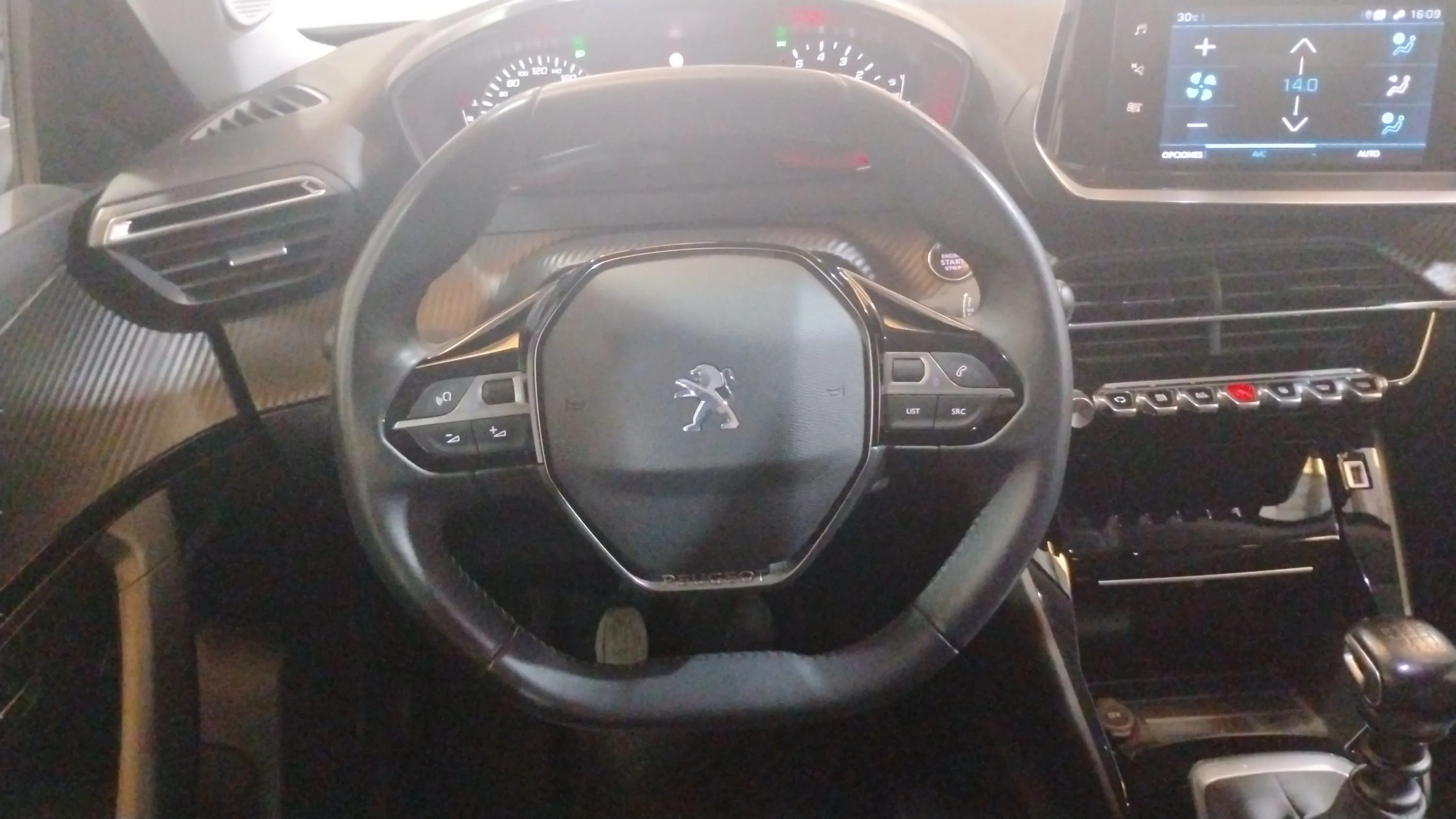 Peugeot 2008 Allure BlueHDi - foto 12