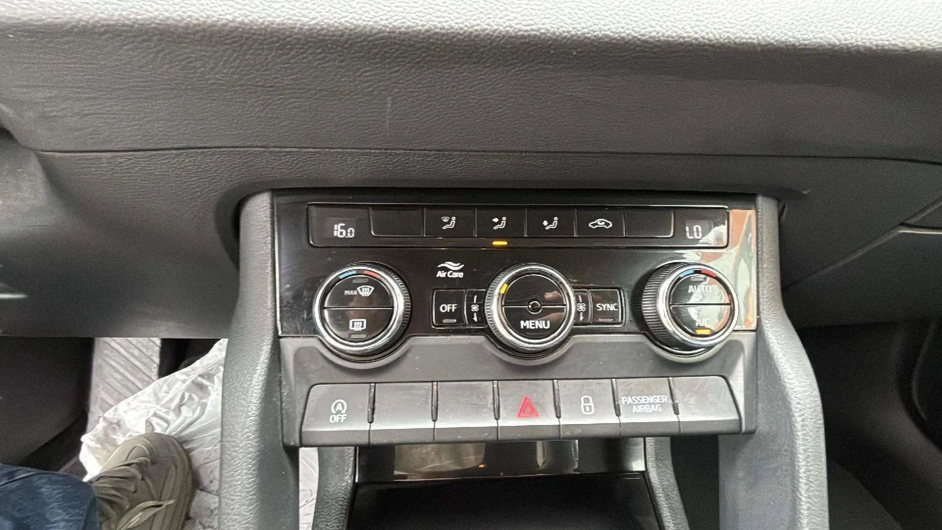 Škoda Karoq 1.6 TDI DSG Ambition - foto 31