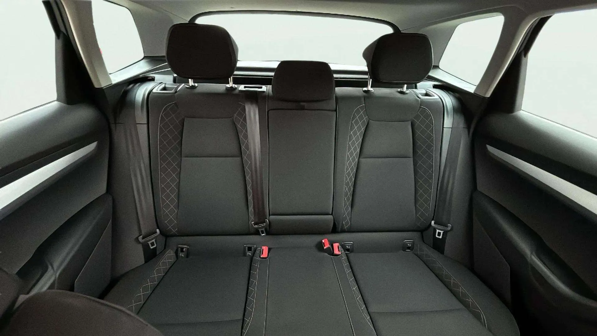 Škoda Karoq 1.6 TDI DSG Ambition - foto 23