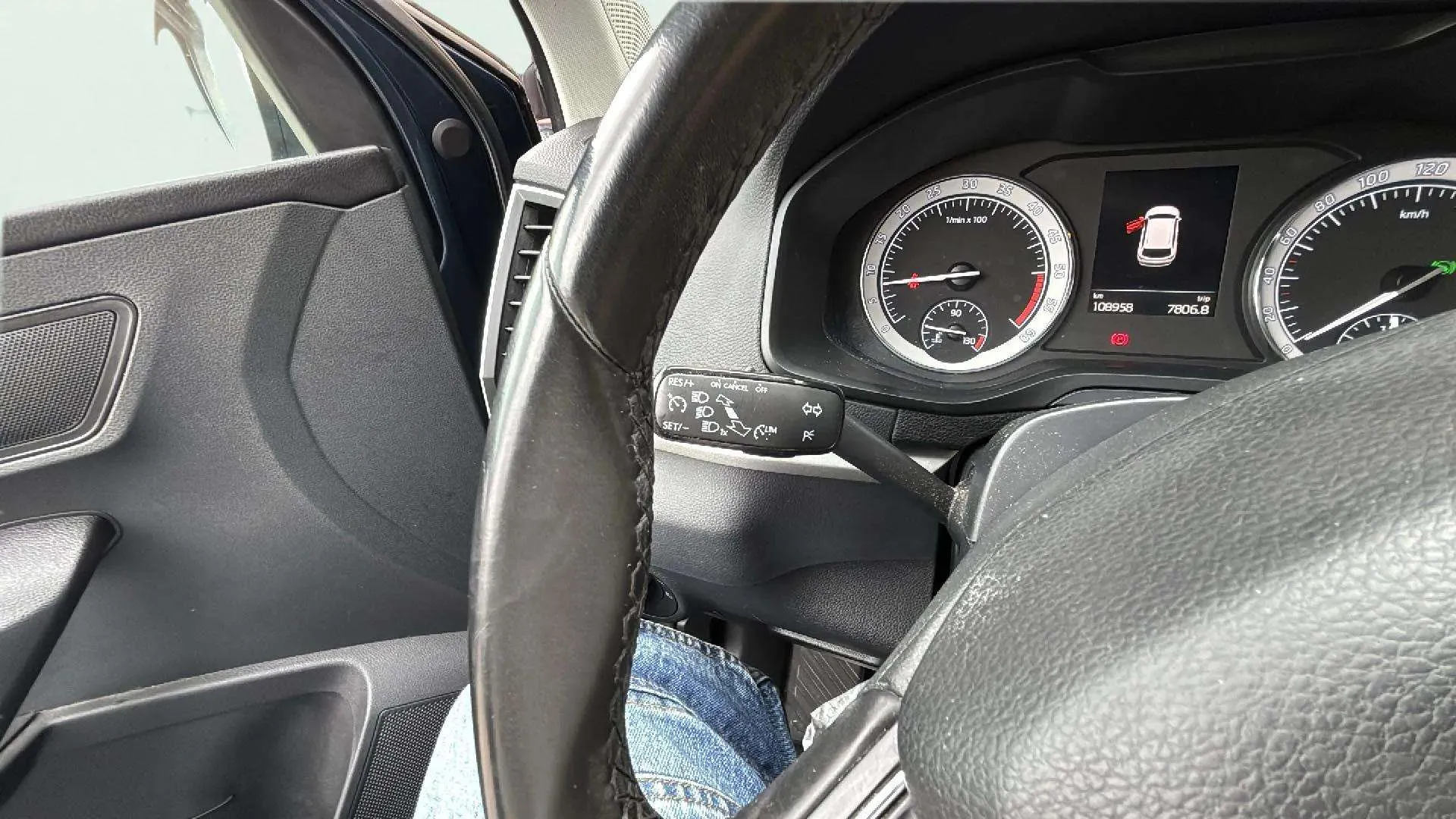 Škoda Karoq 1.6 TDI DSG Ambition - foto 34
