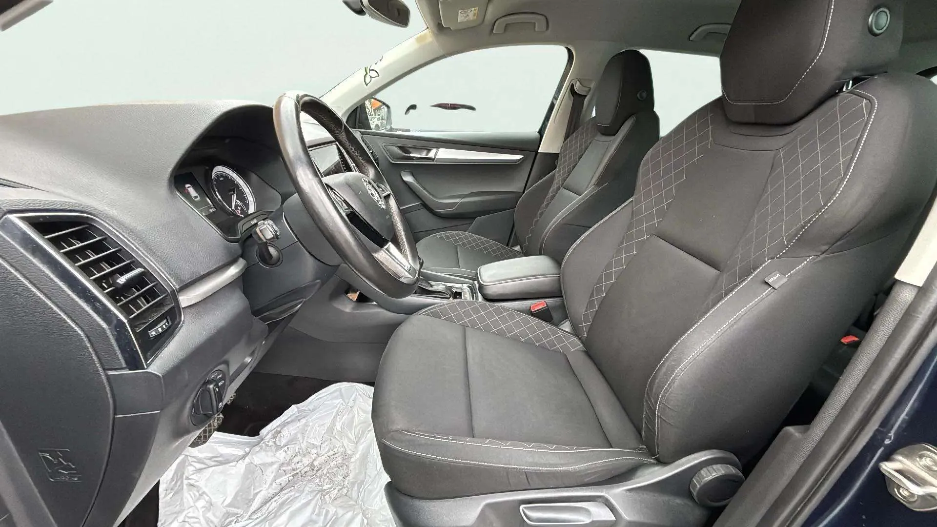 Škoda Karoq 1.6 TDI DSG Ambition - foto 21