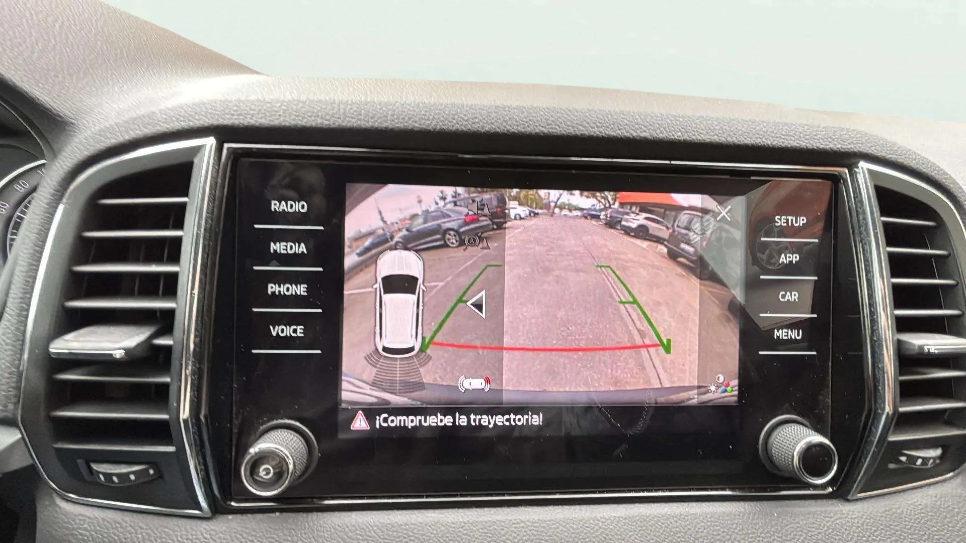 Škoda Karoq 1.6 TDI DSG Ambition - foto 16