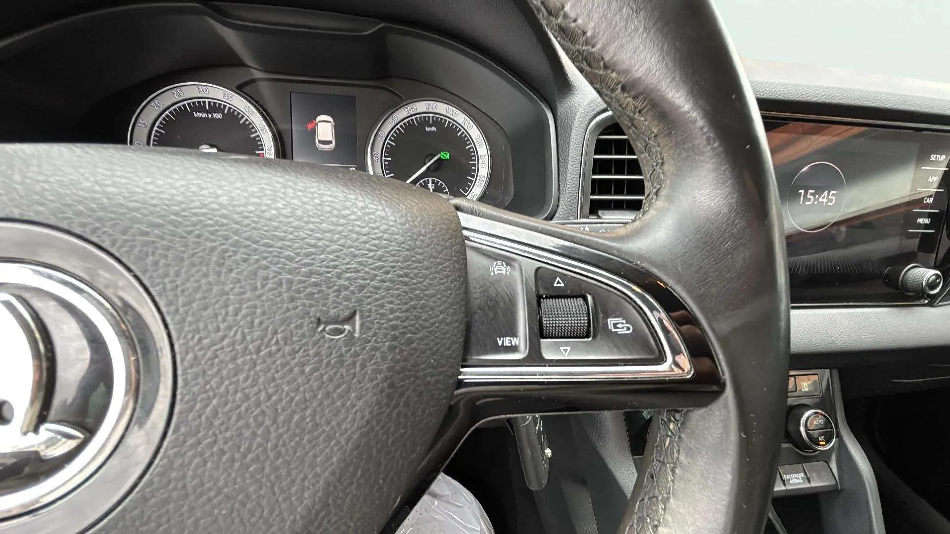 Škoda Karoq 1.6 TDI DSG Ambition - foto 28