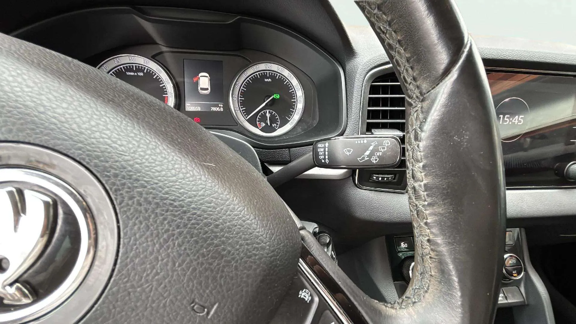 Škoda Karoq 1.6 TDI DSG Ambition - foto 29