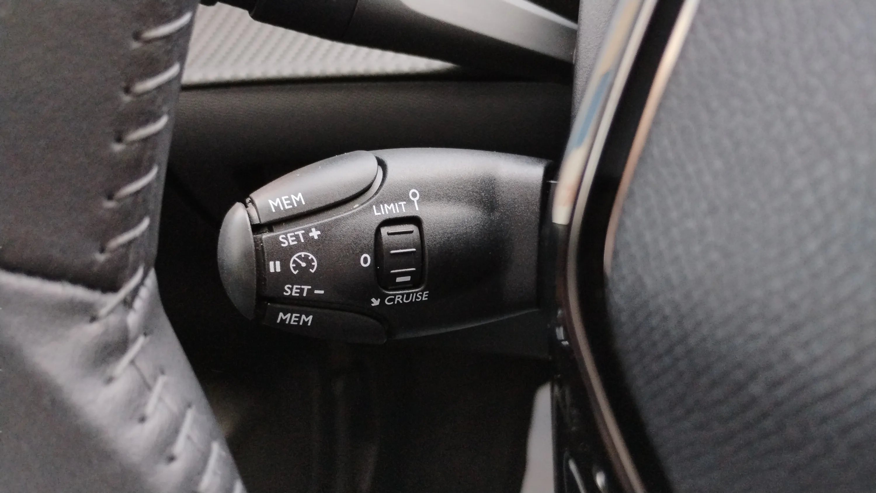 Peugeot 208 Allure Gasolina 100 - foto 17