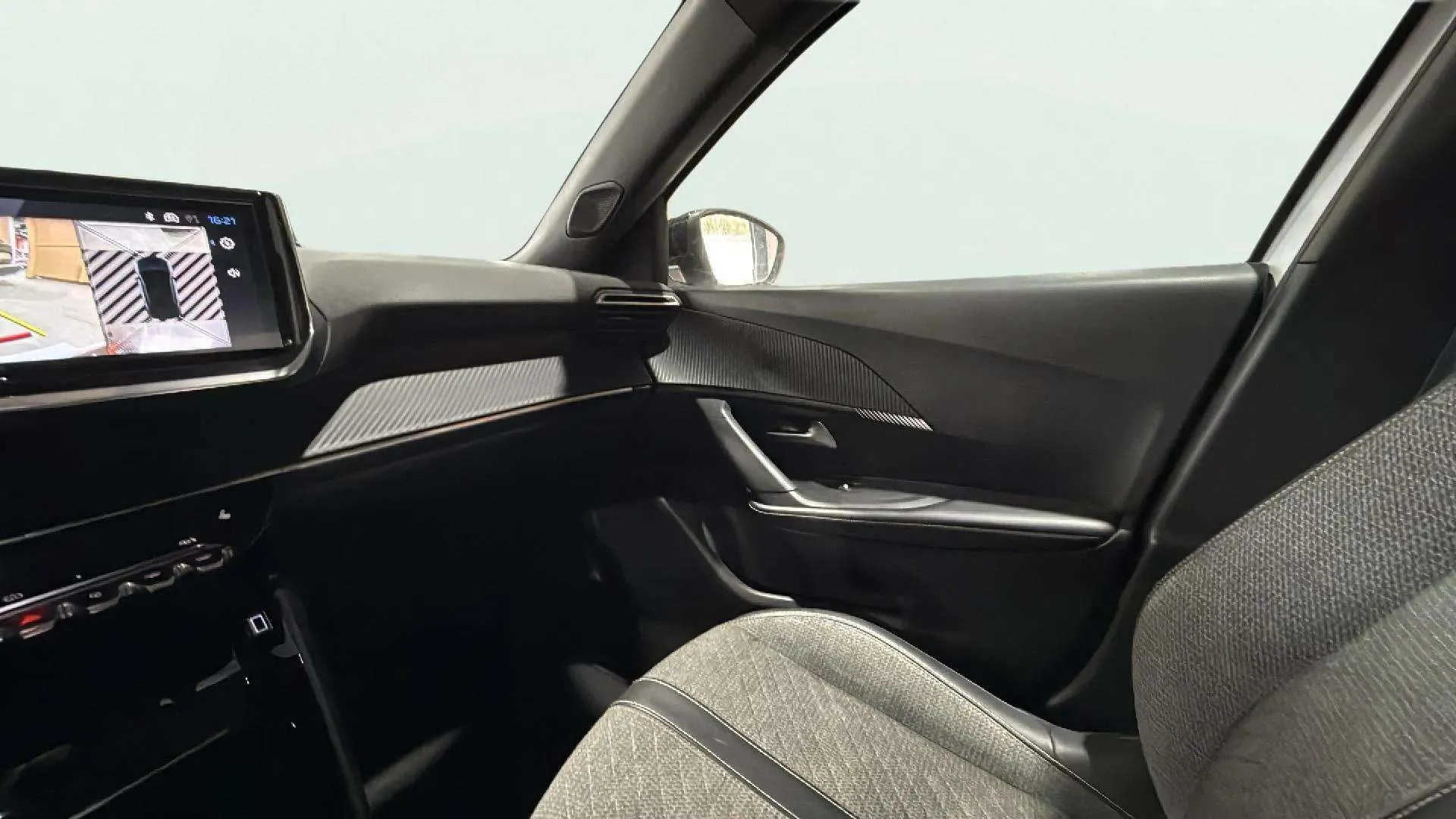 Peugeot 2008 Allure PureTech 130 EAT8 - foto 19