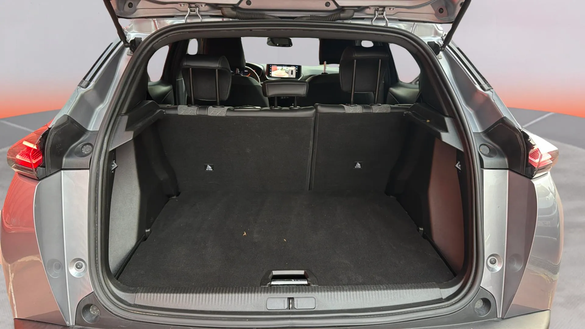 Peugeot 2008 Allure PureTech 130 EAT8 - foto 17