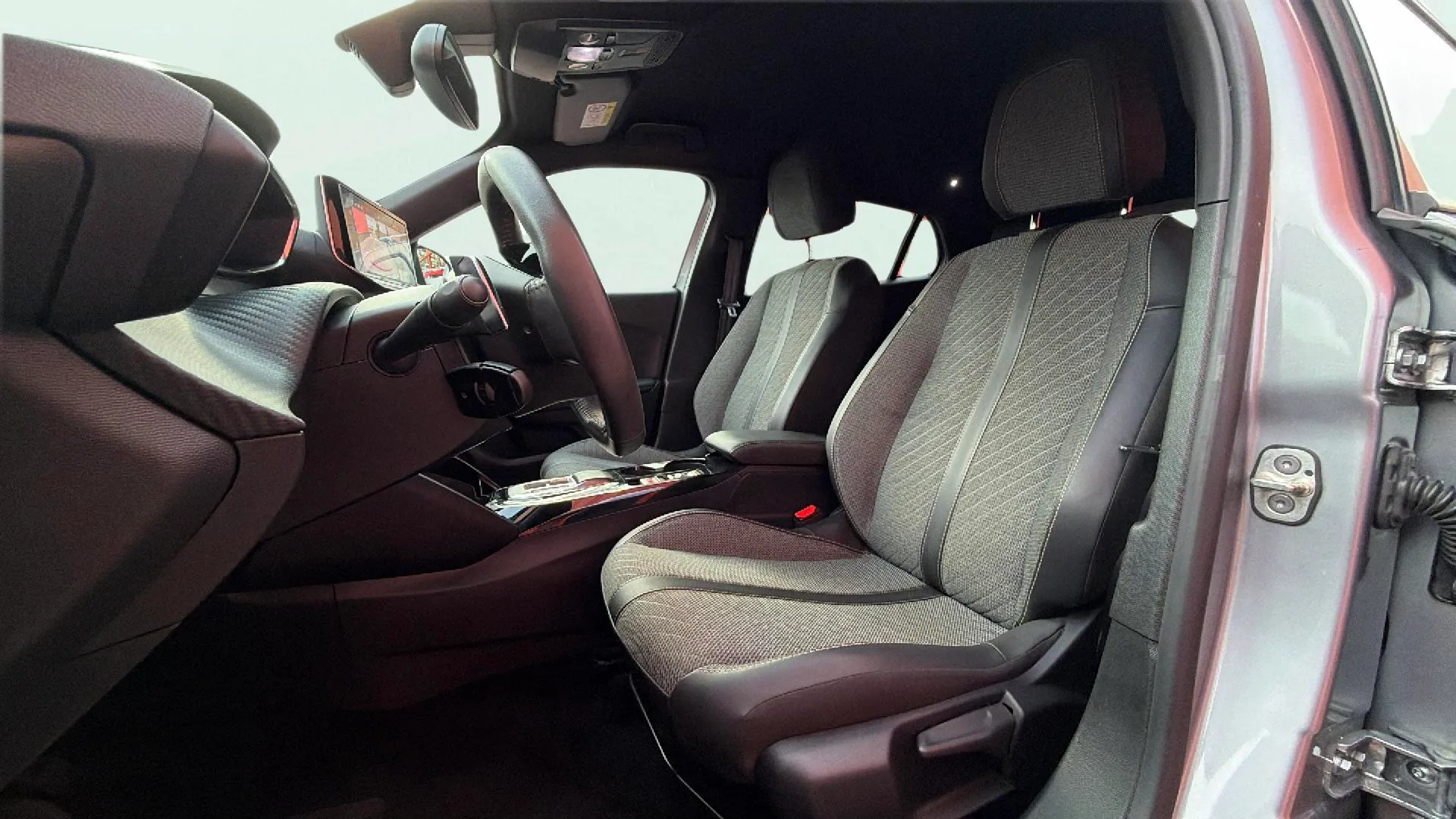 Peugeot 2008 Allure PureTech 130 EAT8 - foto 13